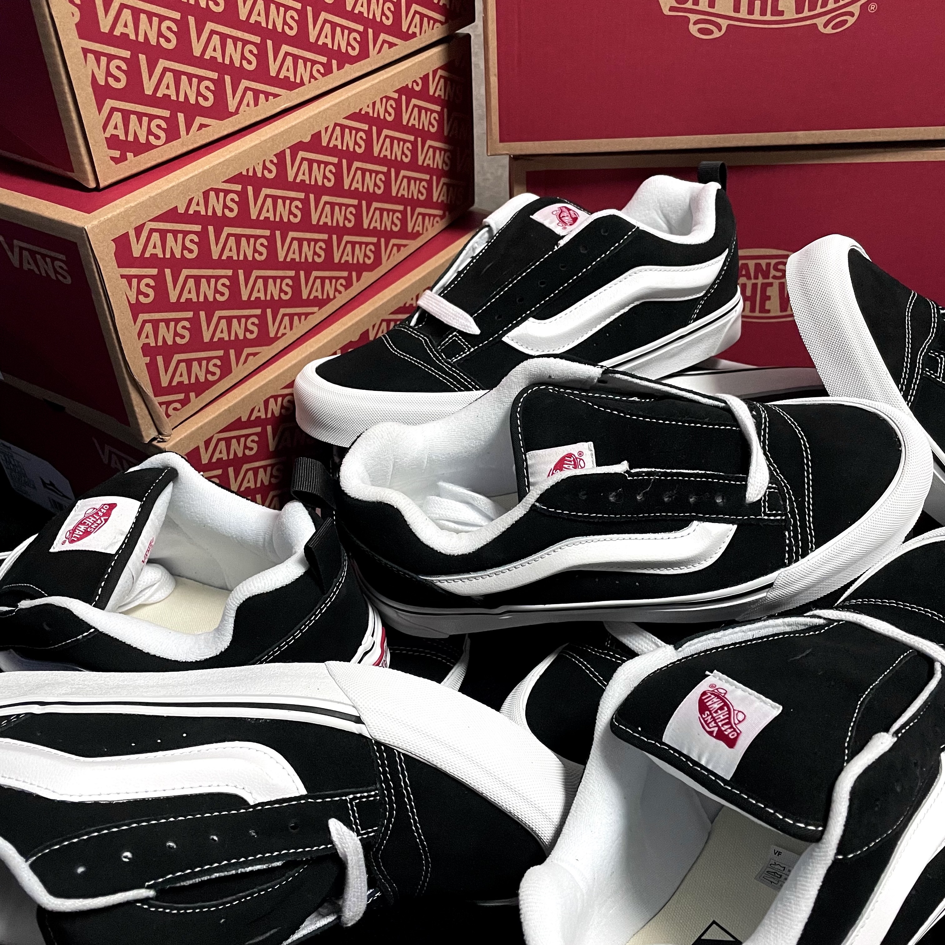 Vans Knu-Skool Black True White 착용 스타일