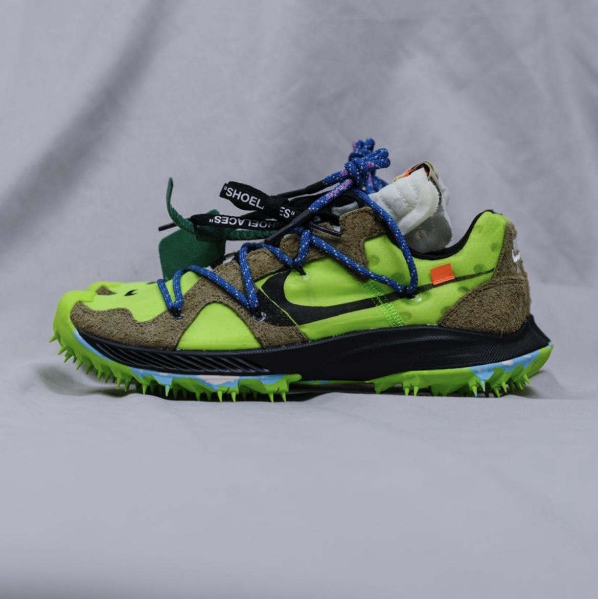 (W) Nike x Off-White Zoom Terra Kiger 5 Electric Green 착용 스타일
