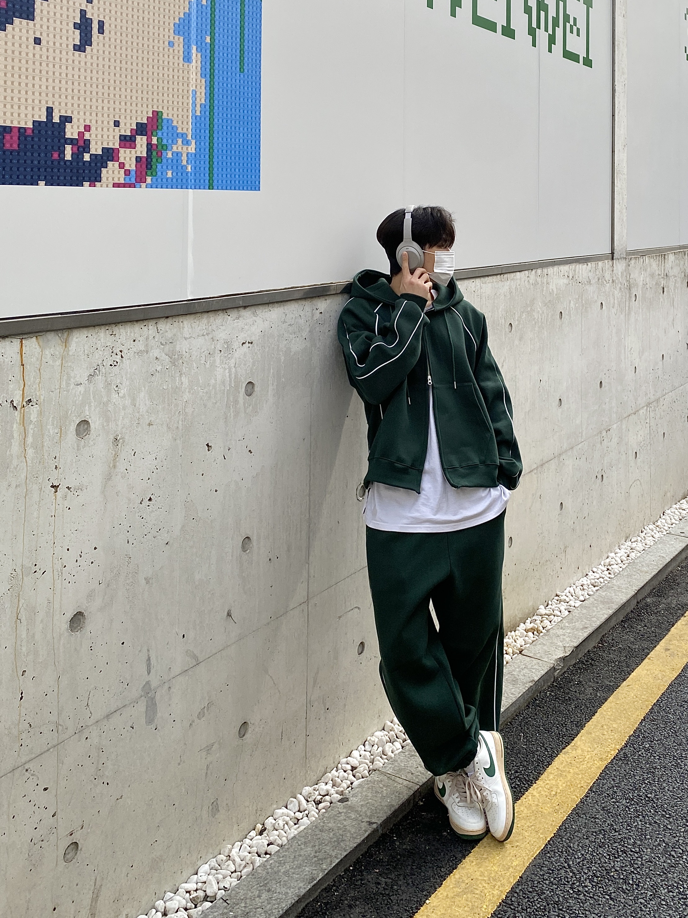 (W) Nike Air Force 1 Low Gorge Green 착용 스타일 - 1