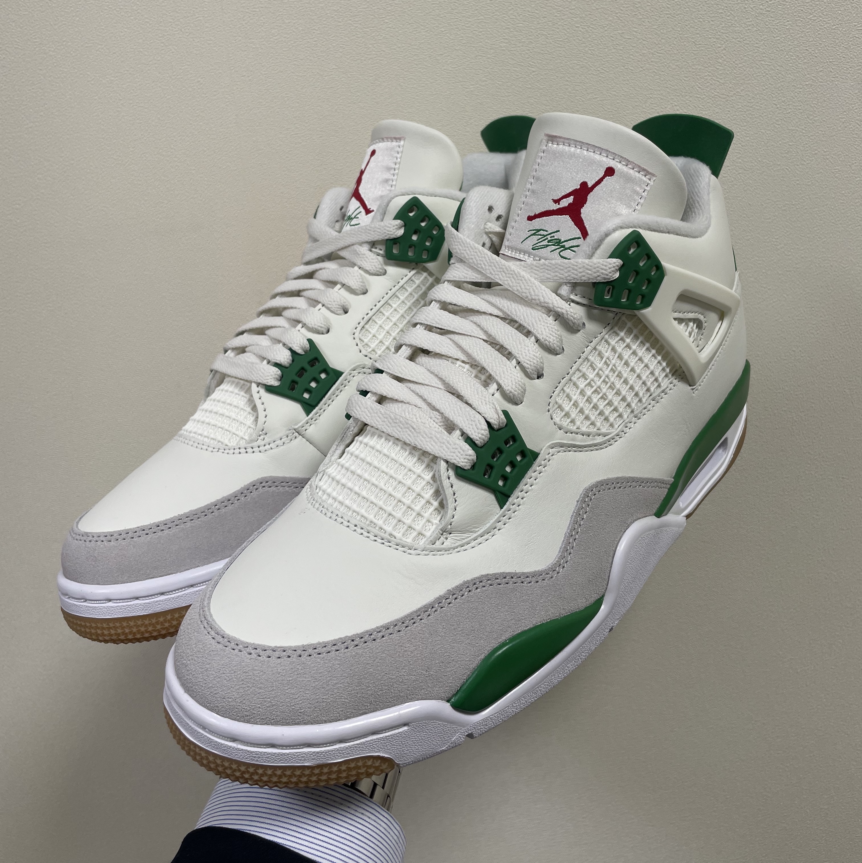 Jordan 4 x Nike SB Retro SP Pine Green 착용 스타일 - 1