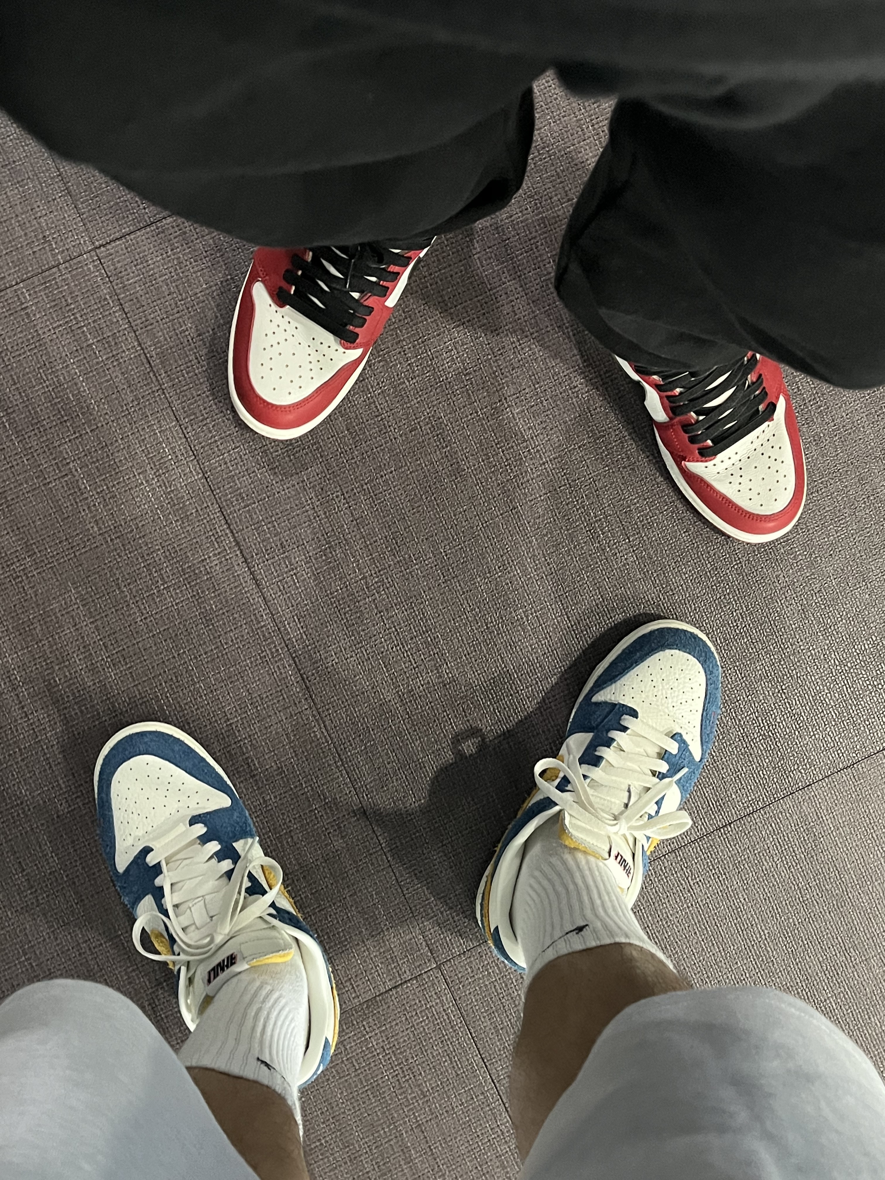 Nike x Kasina Dunk Low 80's Bus, Jordan 1 Retro High OG Chicago 2022 착용 스타일
