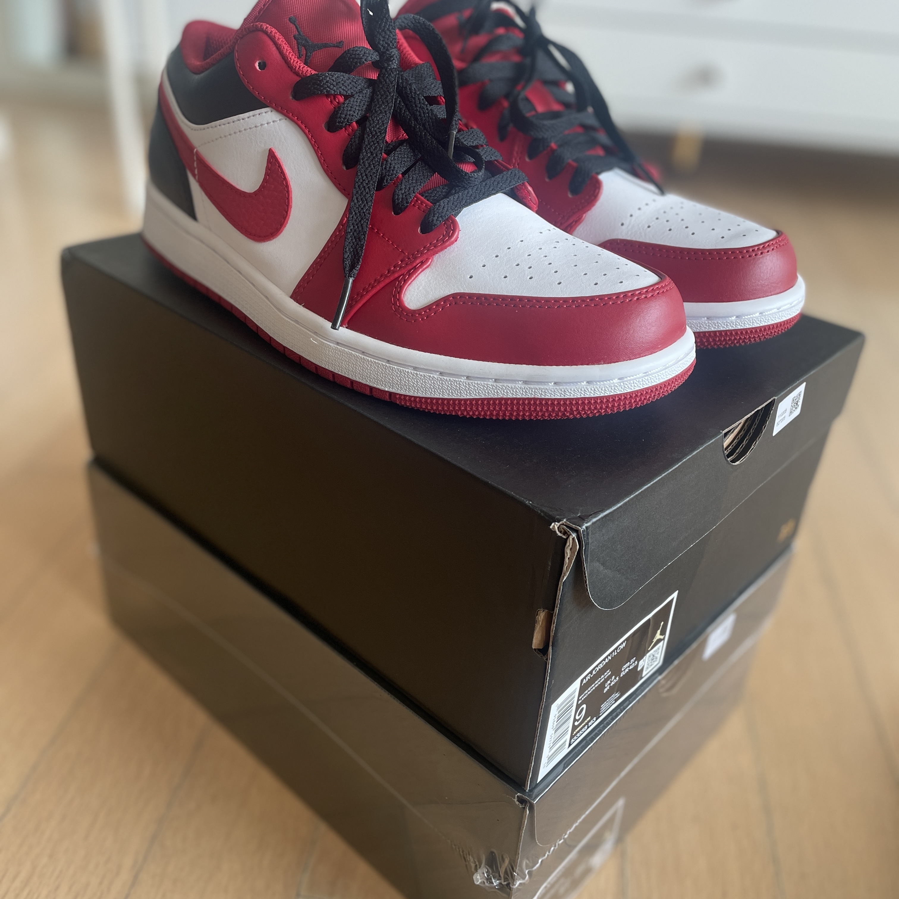 Jordan 1 Low White Gym Red Black 착용 스타일