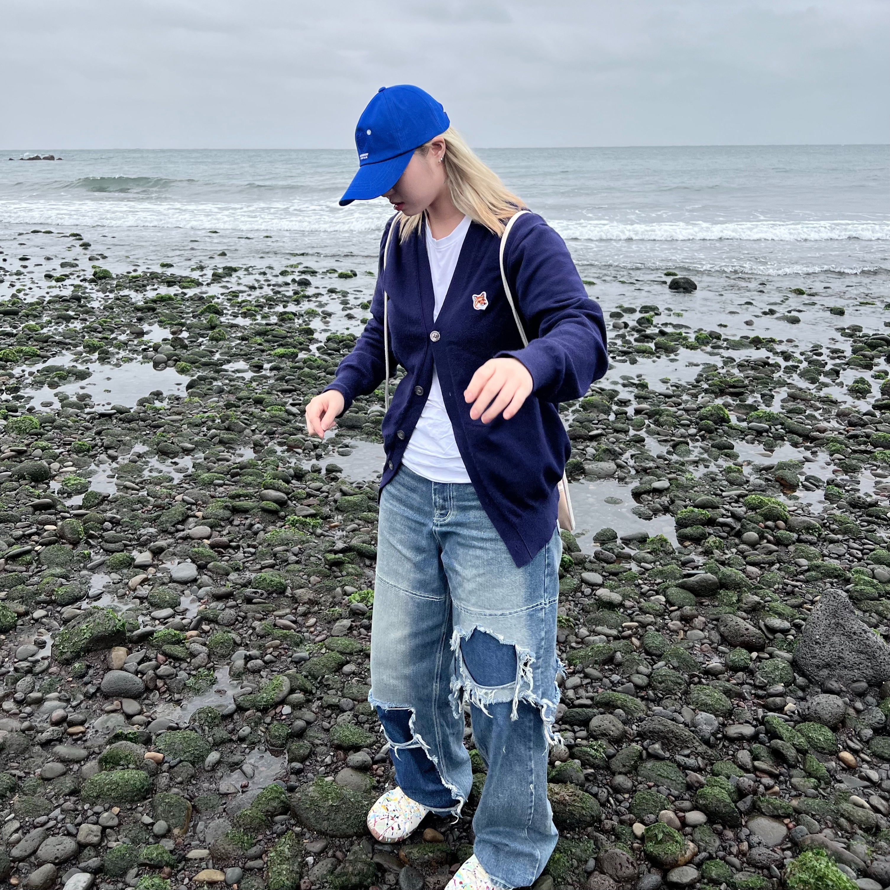 Ader Error Twin Heart Logo Cap Blue, Maison Margiela Replica Paint Drop Sneakers 착용 스타일