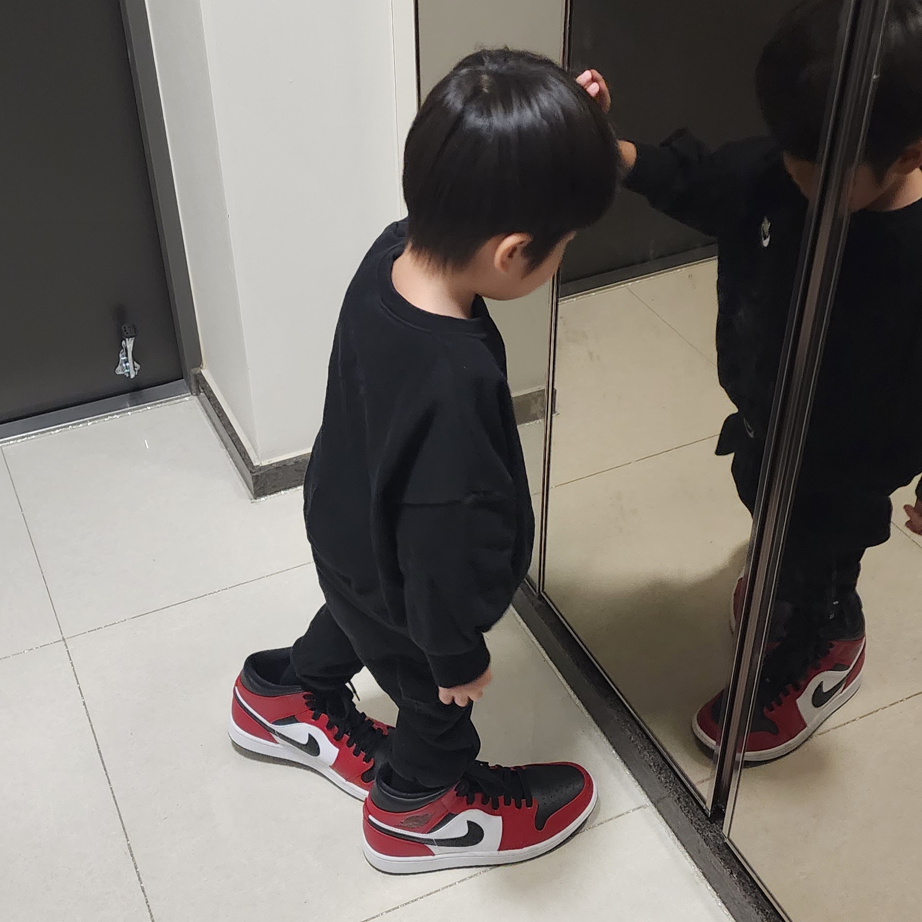 Jordan 1 Mid Chicago Black Toe 착용 스타일