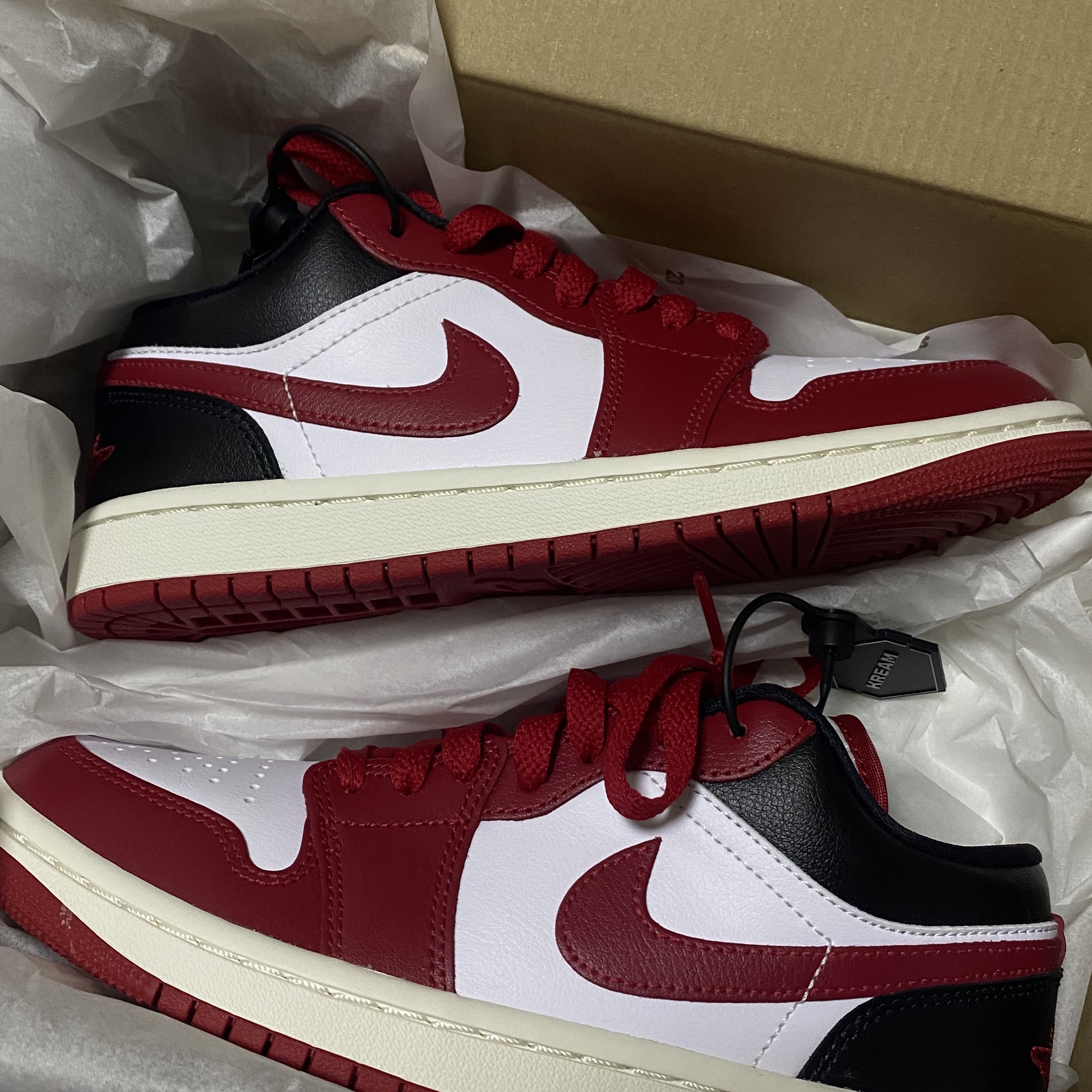 (W) Jordan 1 Low White Gym Red 착용 스타일