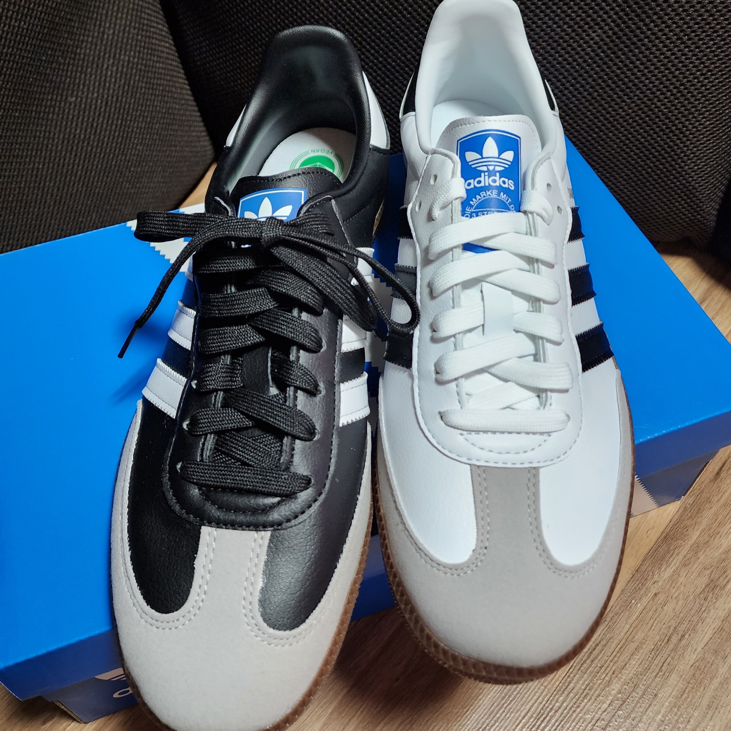 Adidas Samba Vegan White Black, Adidas Samba Vegan Black White 착용 스타일 - 2