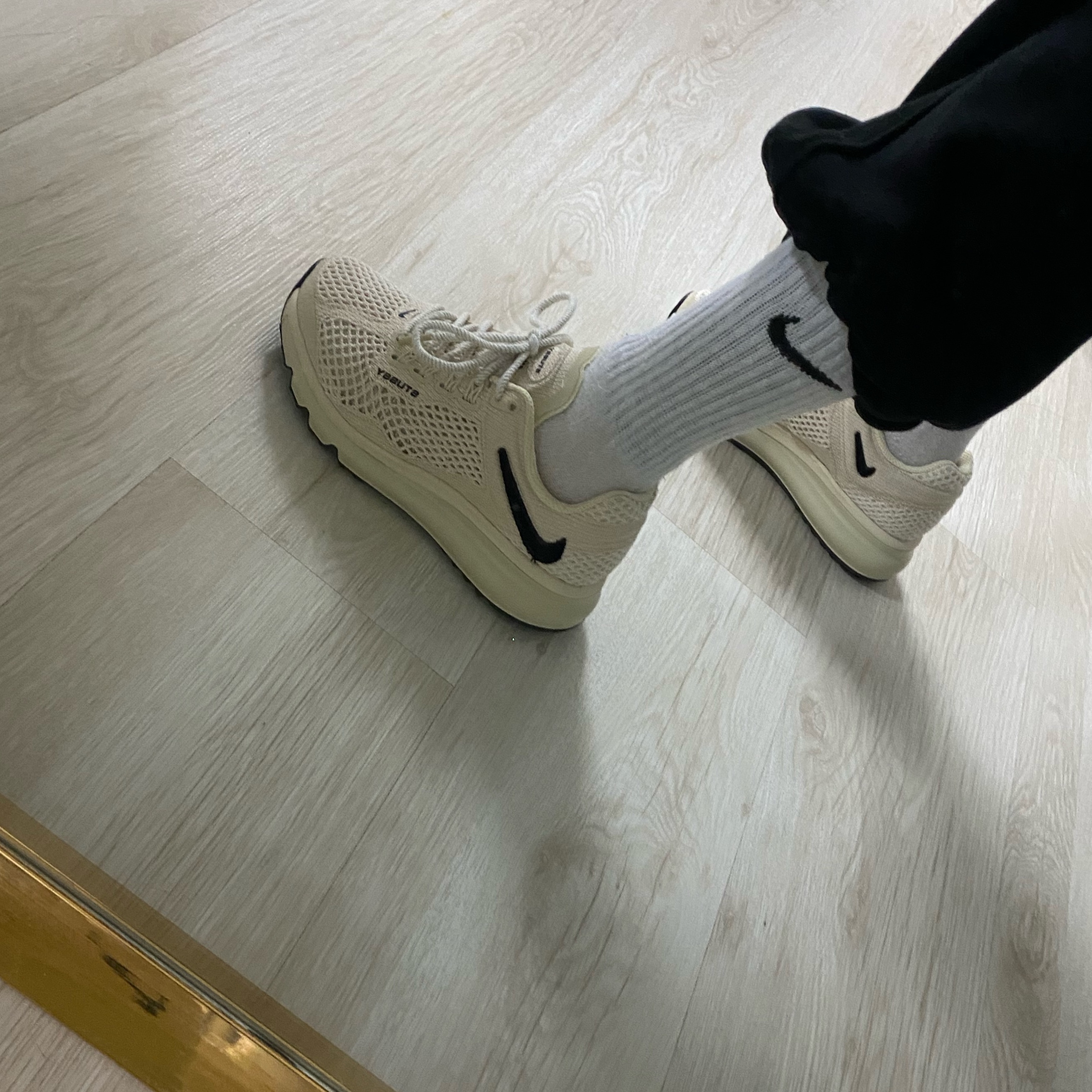 Nike x Stussy Air Max 2013 Fossil 착용 스타일 - 3
