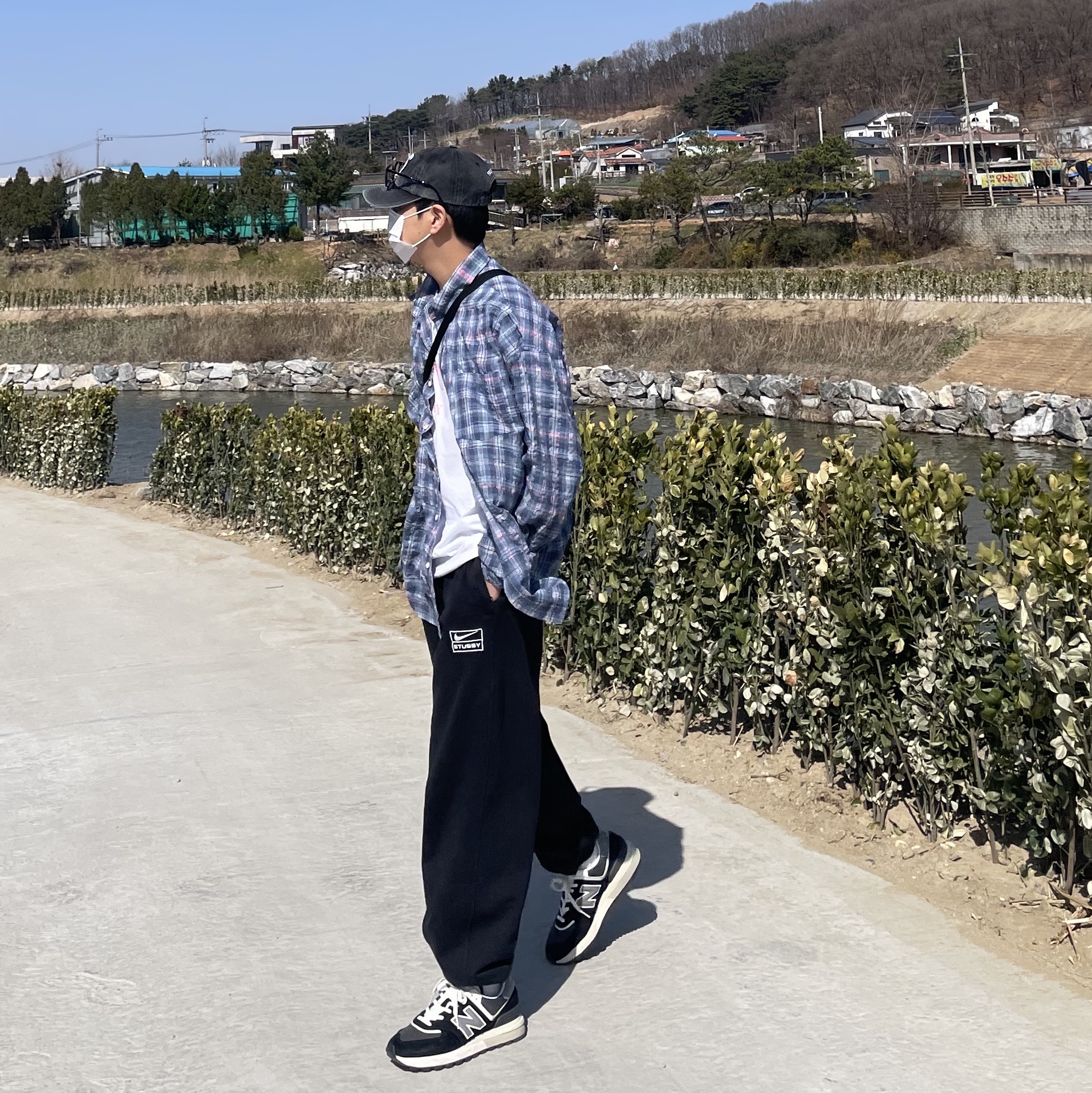 Supreme Pigment Print S Logo 6-Panel Grey - 22FW, Nike x Stussy NRG Washed Fleece Pants Black (DO5296-010) 착용 스타일