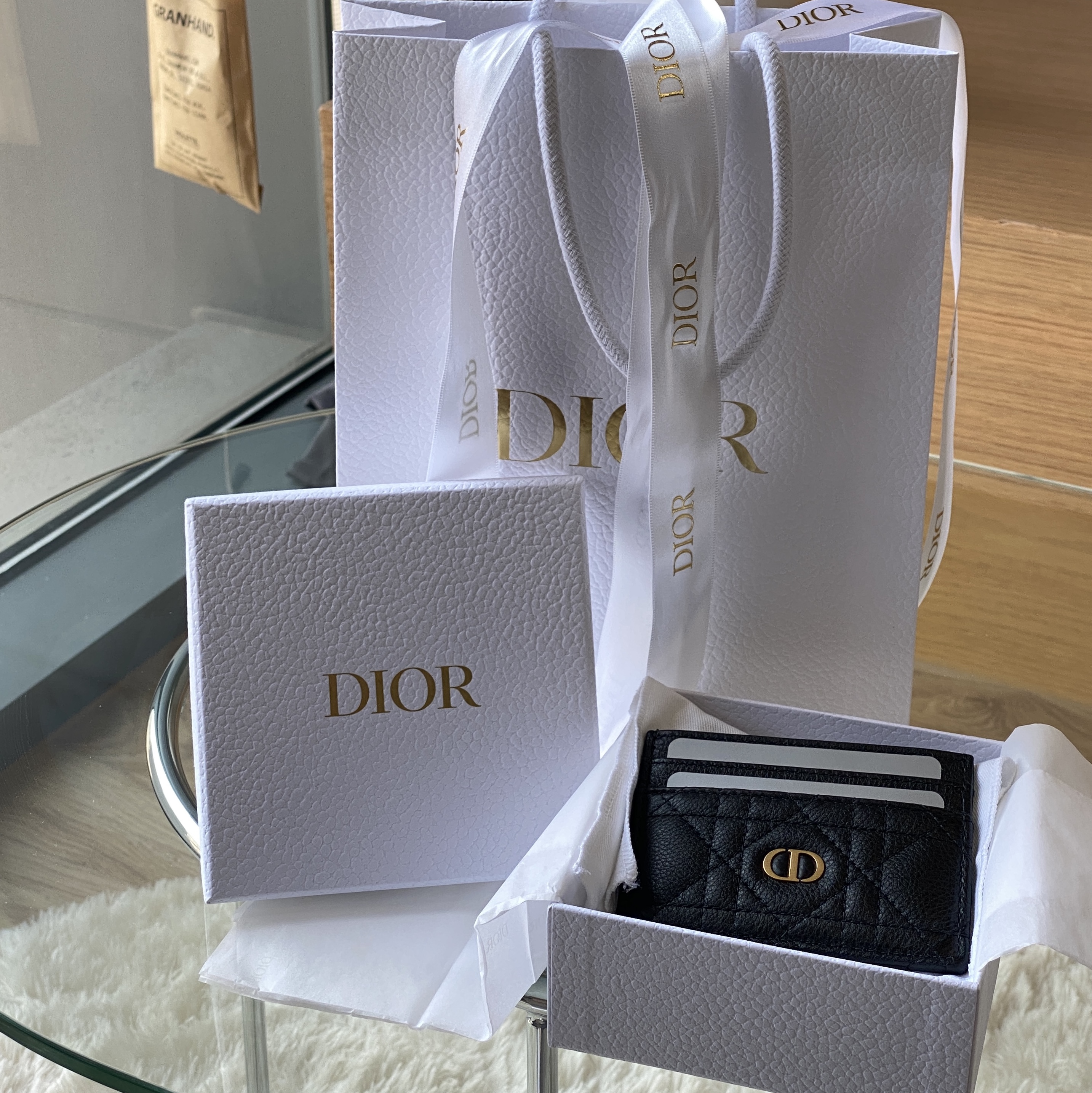 Dior Caro Five Slot Card Holder Supple Cannage Calfskin Black 착용 스타일 - 2