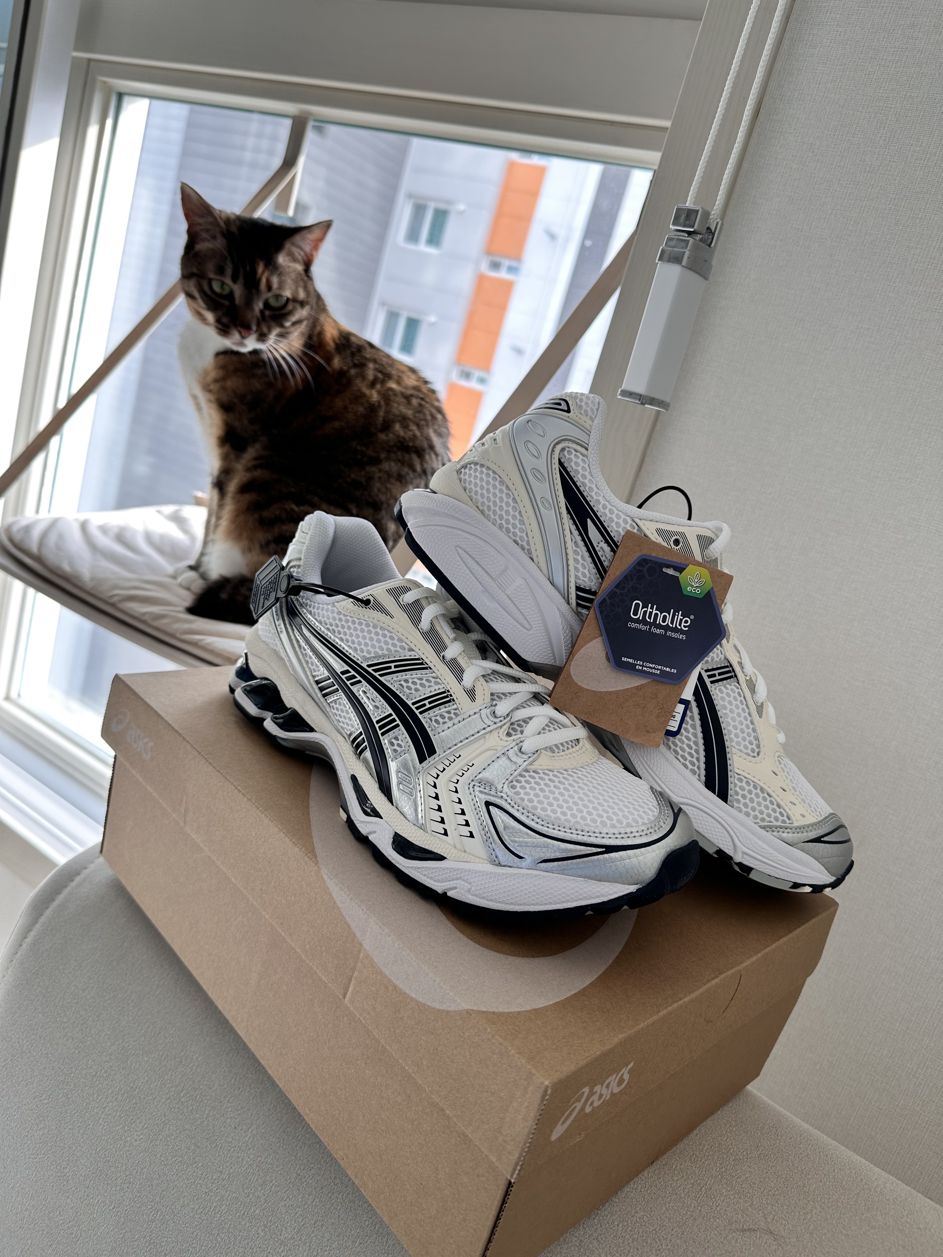 (W) Asics Gel-Kayano 14 White Midnight 착용 스타일