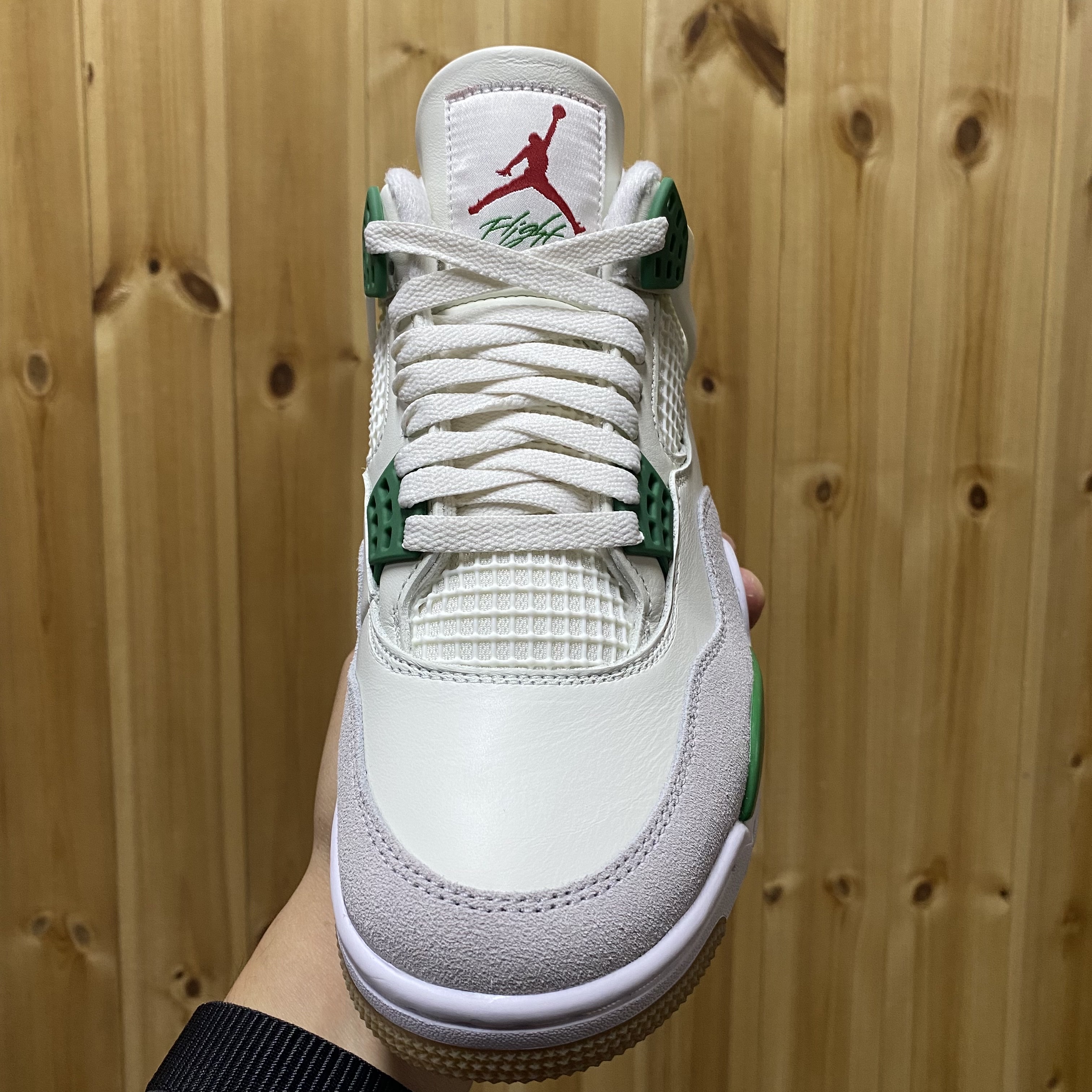 Jordan 4 x Nike SB Retro SP Pine Green 착용 스타일 - 3