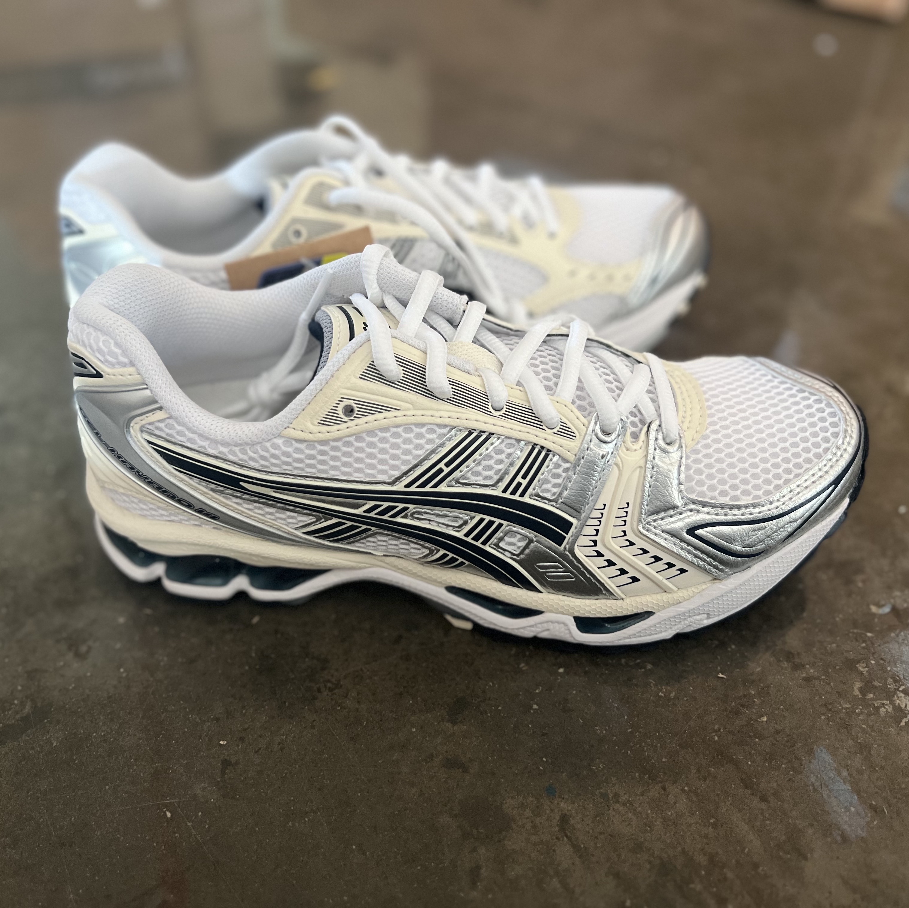 (W) Asics Gel-Kayano 14 White Midnight 착용 스타일