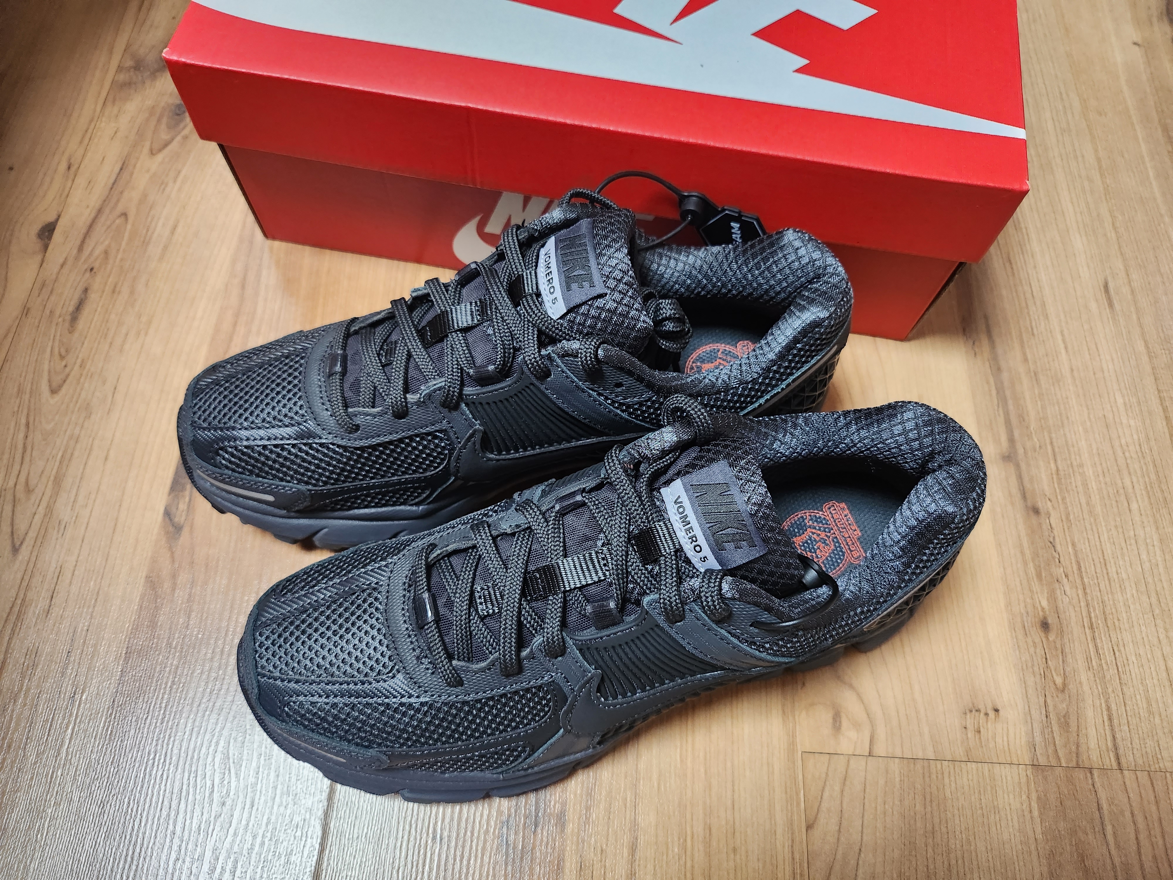 Nike Zoom Vomero 5 SP Anthracite 2023 착용 스타일 - 3