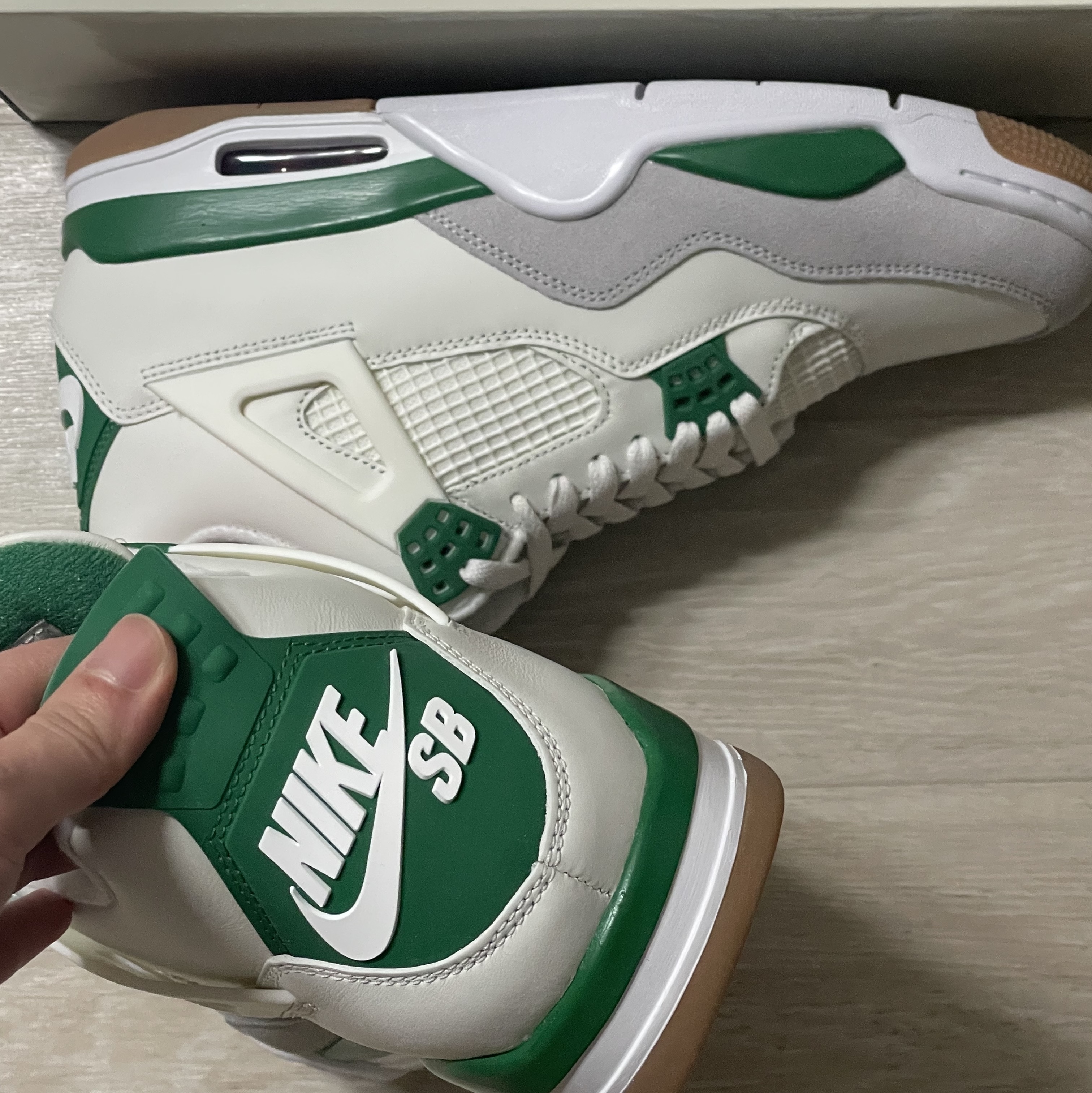 Jordan 4 x Nike SB Retro SP Pine Green 착용 스타일 - 2