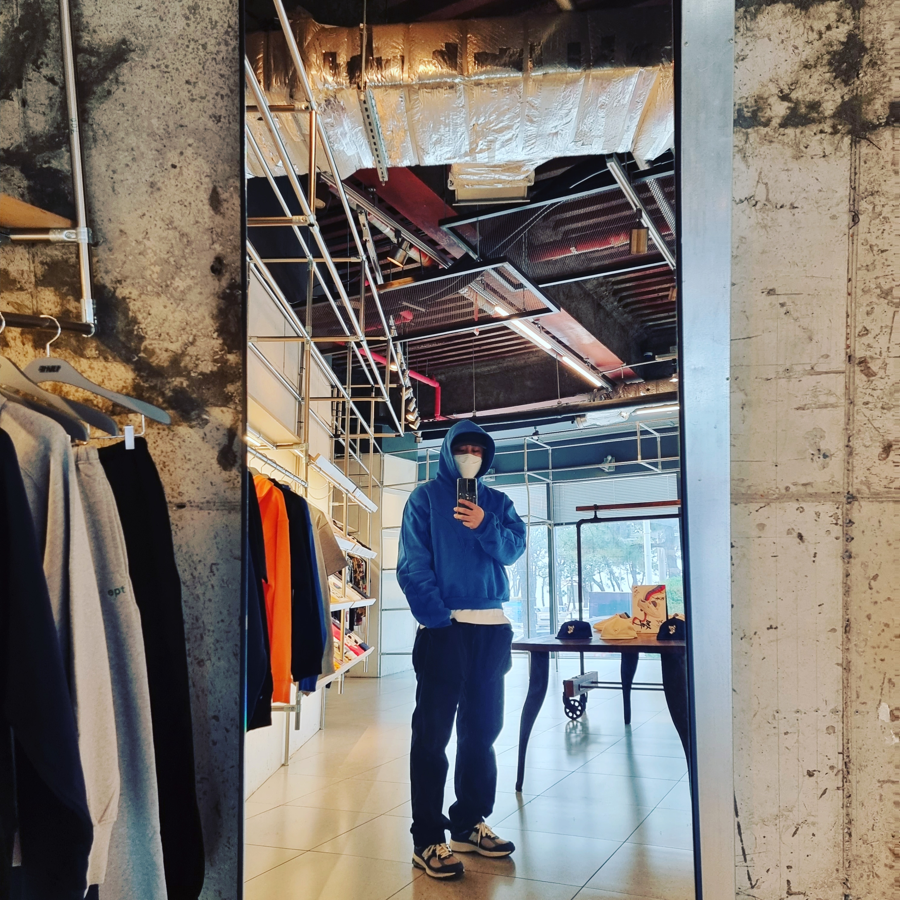 New Balance 2002R Vintage Indigo 착용 스타일