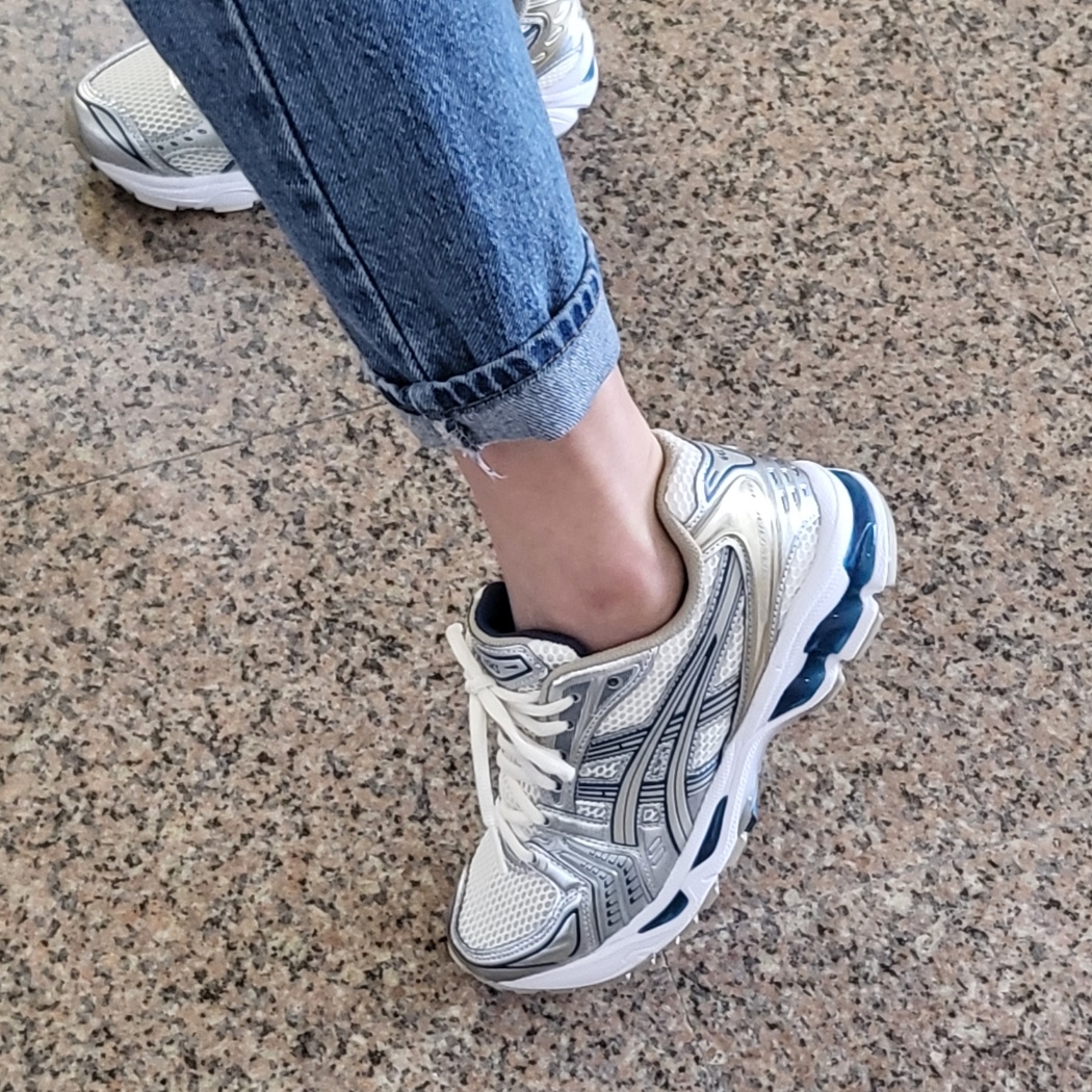 Asics Gel-Kayano 14 Cream Pure Silver 착용 스타일