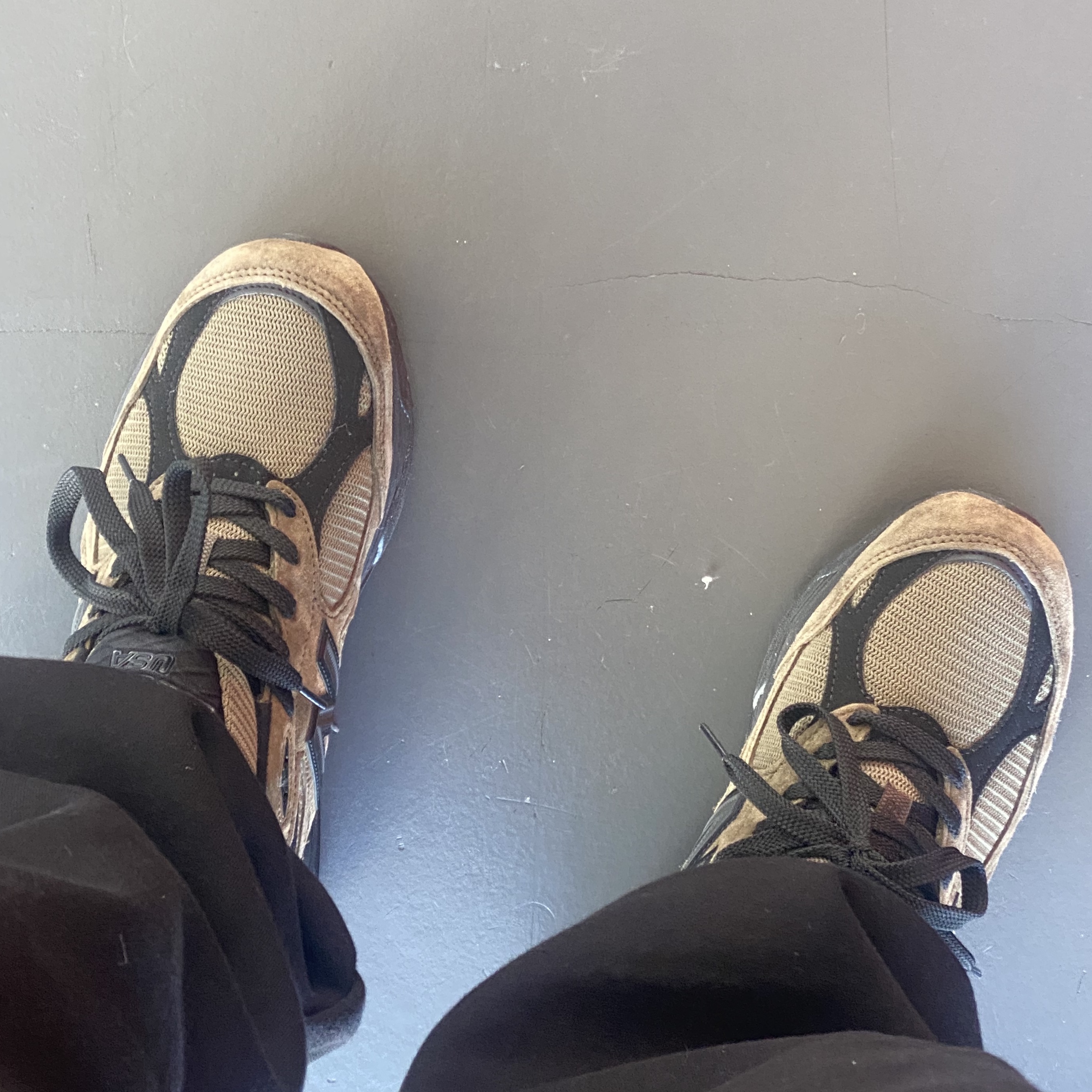 New Balance x JJJJound 990v3 Brown Black 착용 스타일 - 3