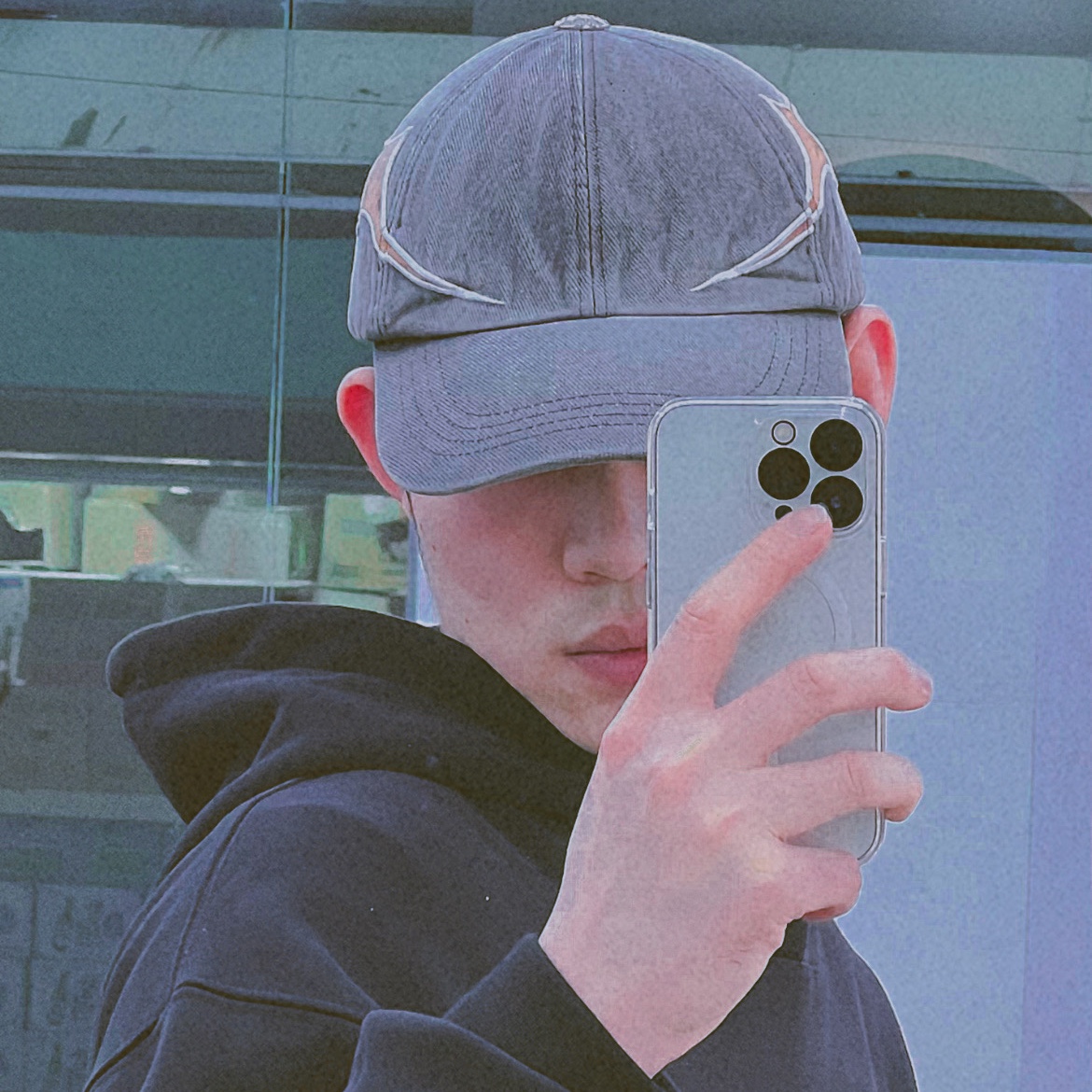 Thug Club x MCM Tribal Leather Cap Black 착용 스타일 - 2