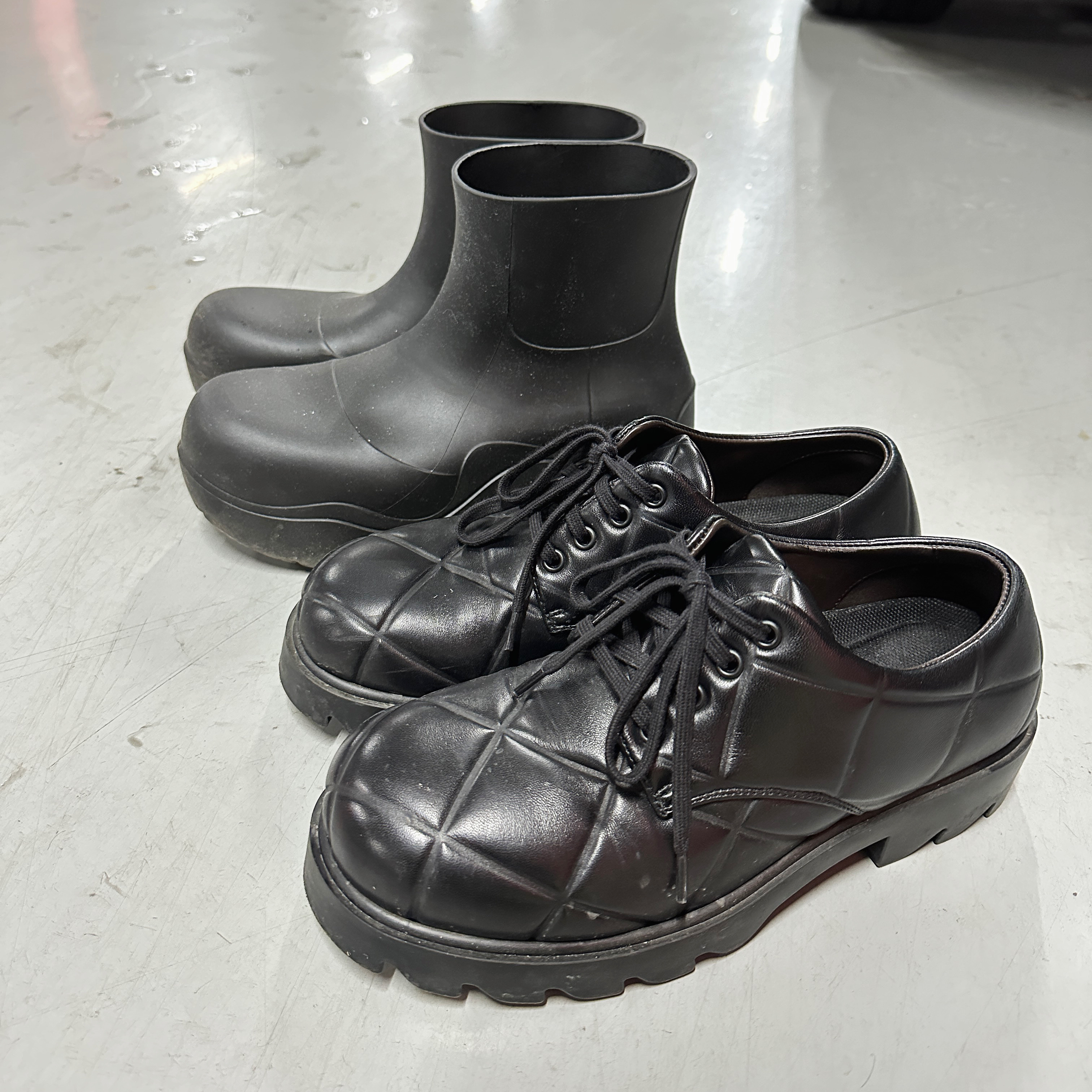 Bottega Veneta Padded Leather Strut Grid Lace-Up Shoes Black, Bottega Veneta Puddle Ankle Boots Black 착용 스타일