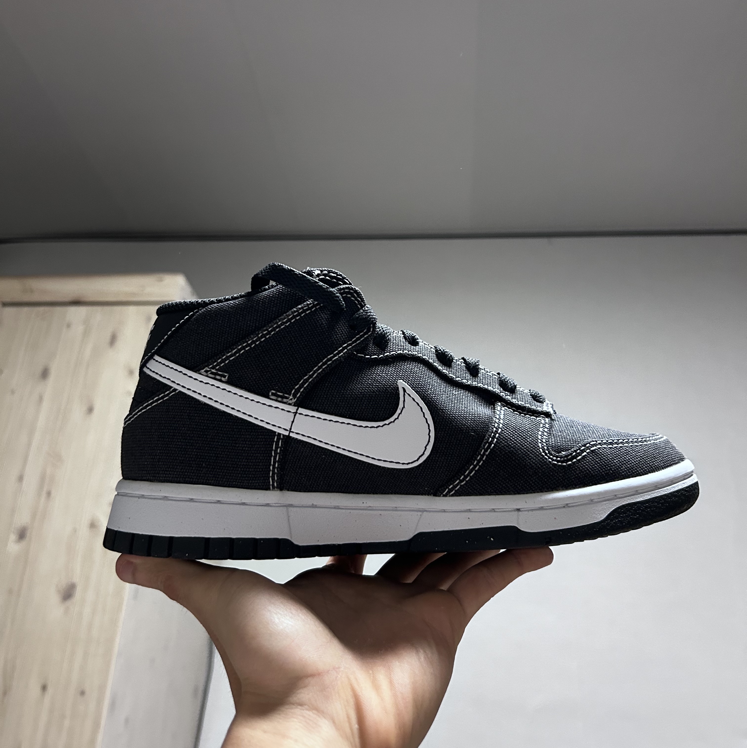 Nike Dunk Mid Off Noir White 착용 스타일