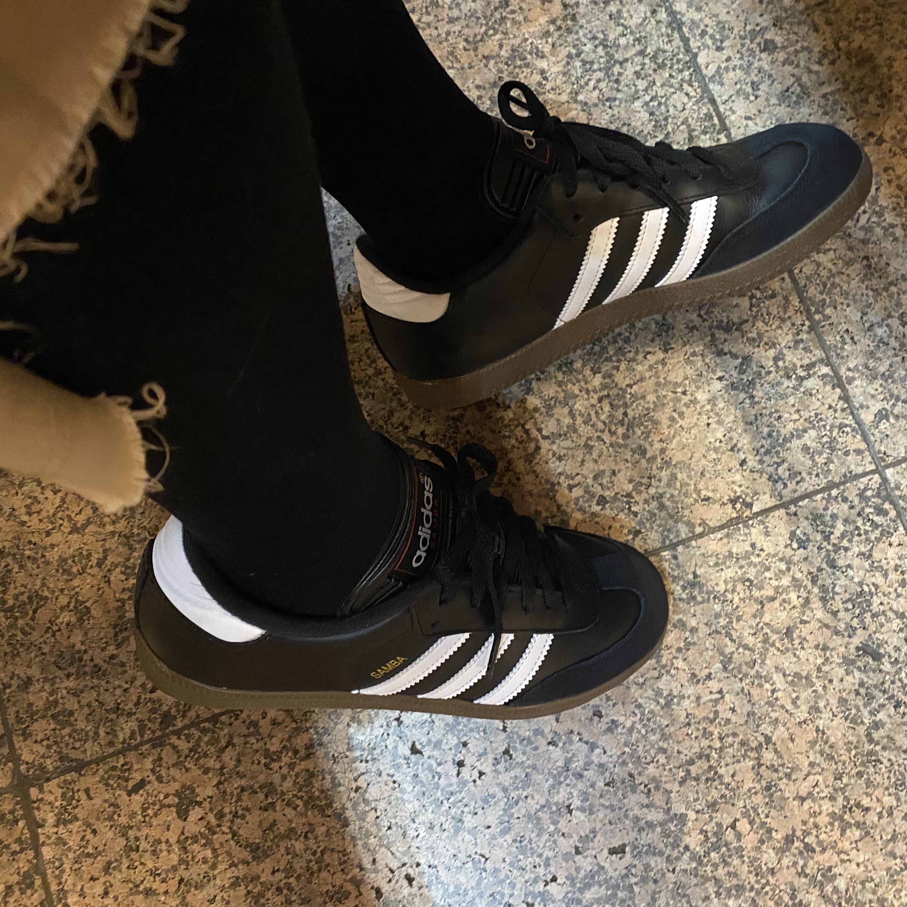 (J) Adidas Samba Classic Core Black 착용 스타일