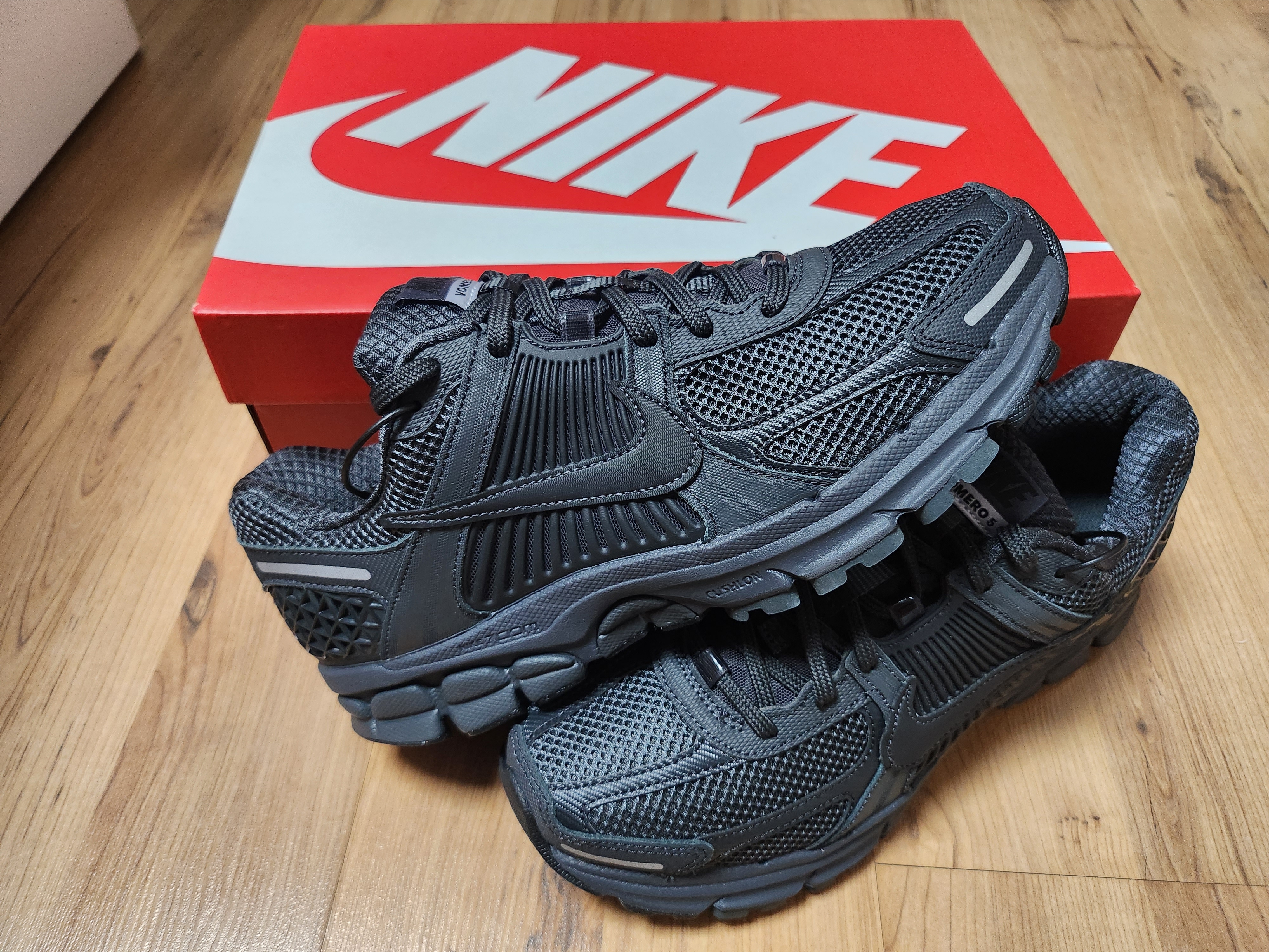Nike Zoom Vomero 5 SP Anthracite 2023 착용 스타일 - 2
