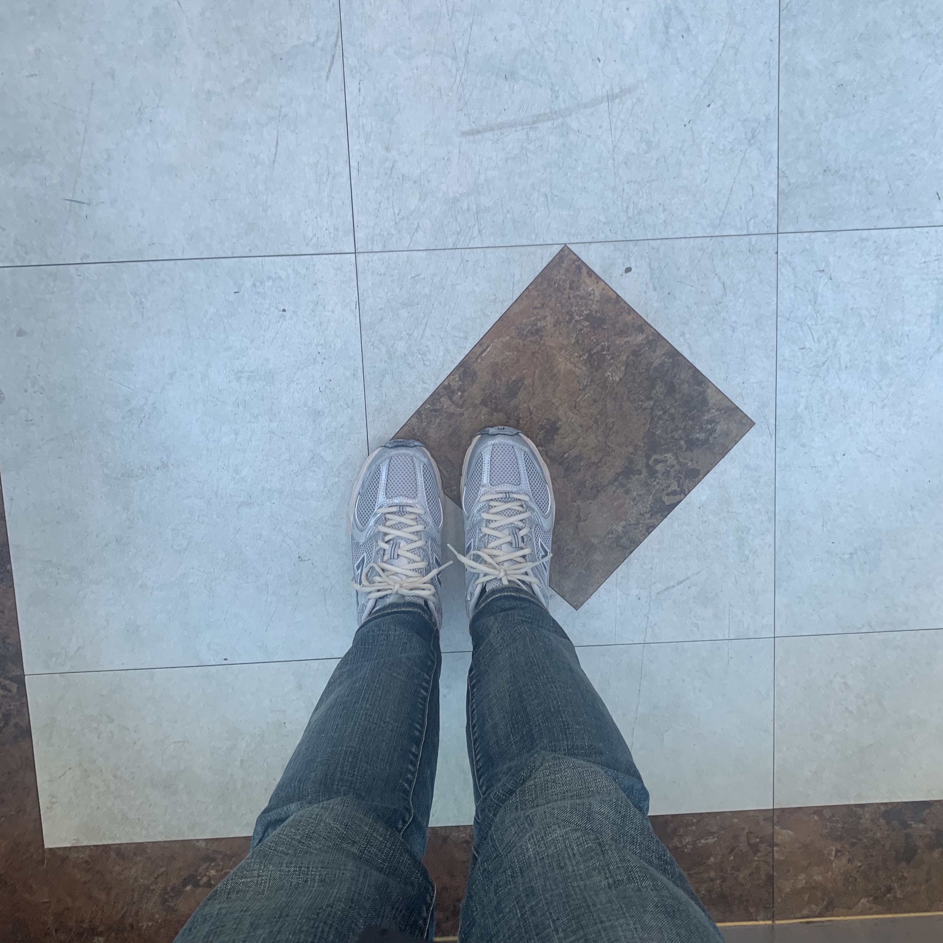 New Balance 530 Vintage Metallic Silver 착용 스타일