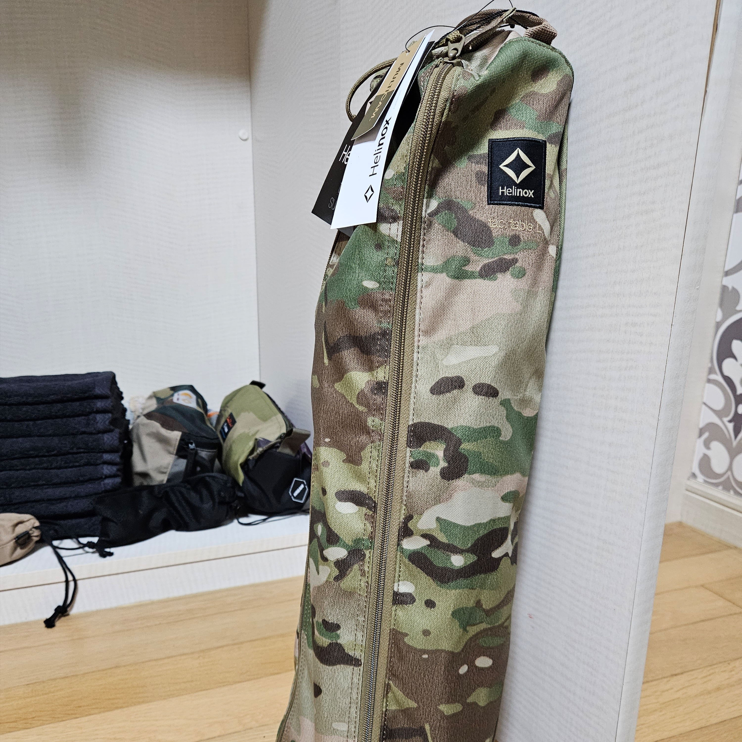Helinox Tactical Table L Multicam 착용 스타일