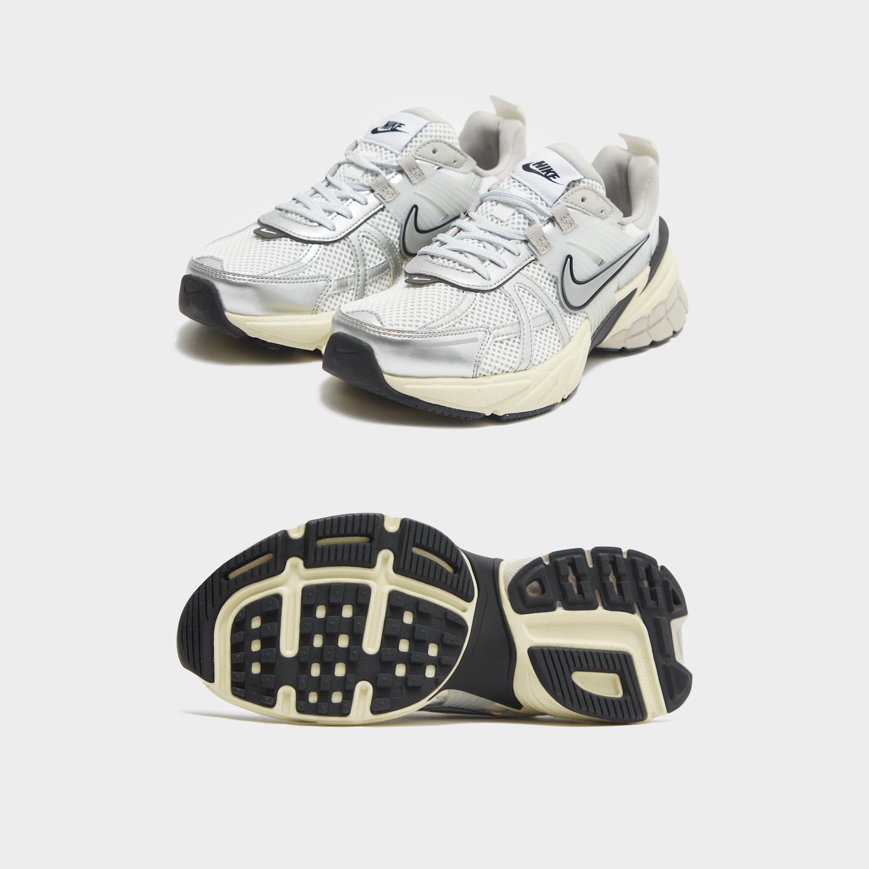Nike V2K Run Summit White Metallic Silver 착용 스타일 - 2