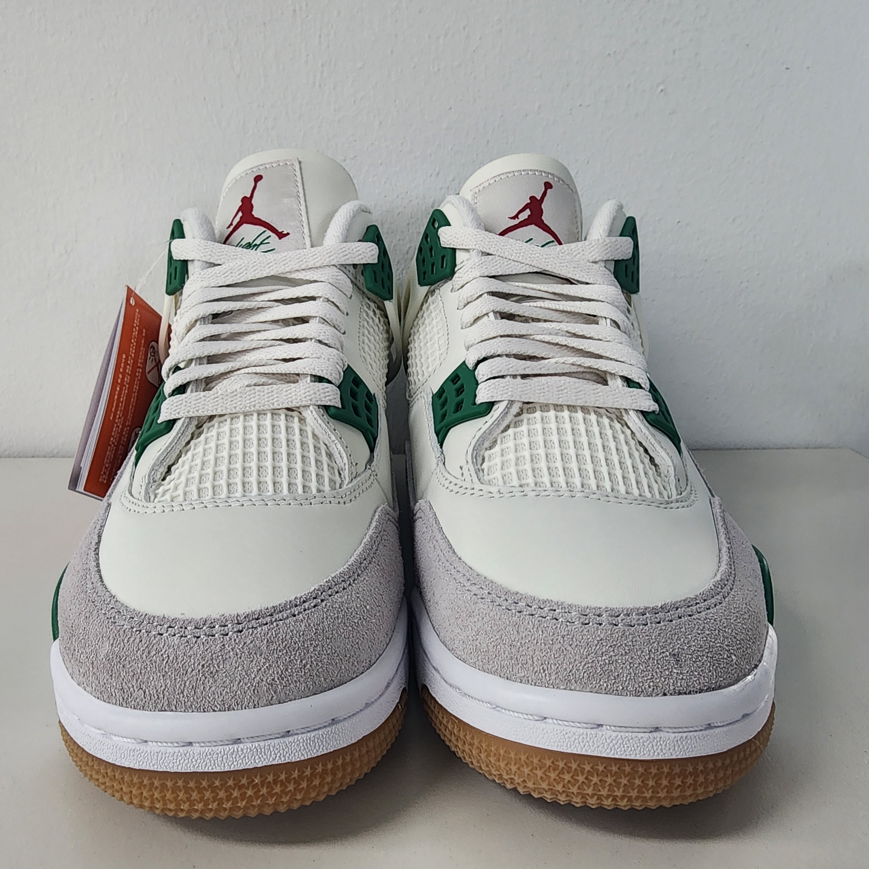 Jordan 4 x Nike SB Retro SP Pine Green 착용 스타일 - 1