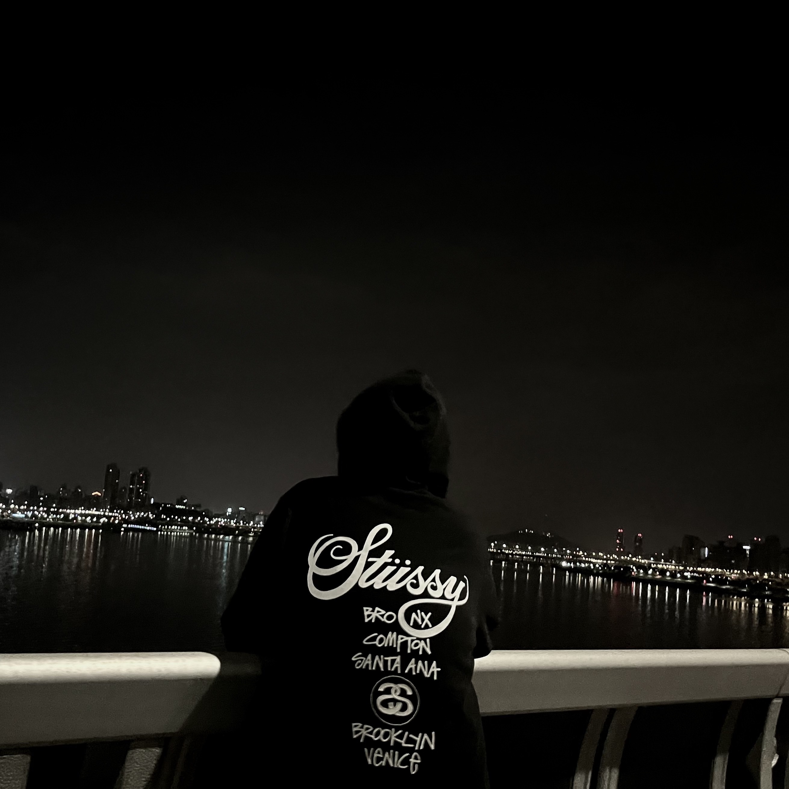 Stussy World Tour Hoodie Black 2022 착용 스타일