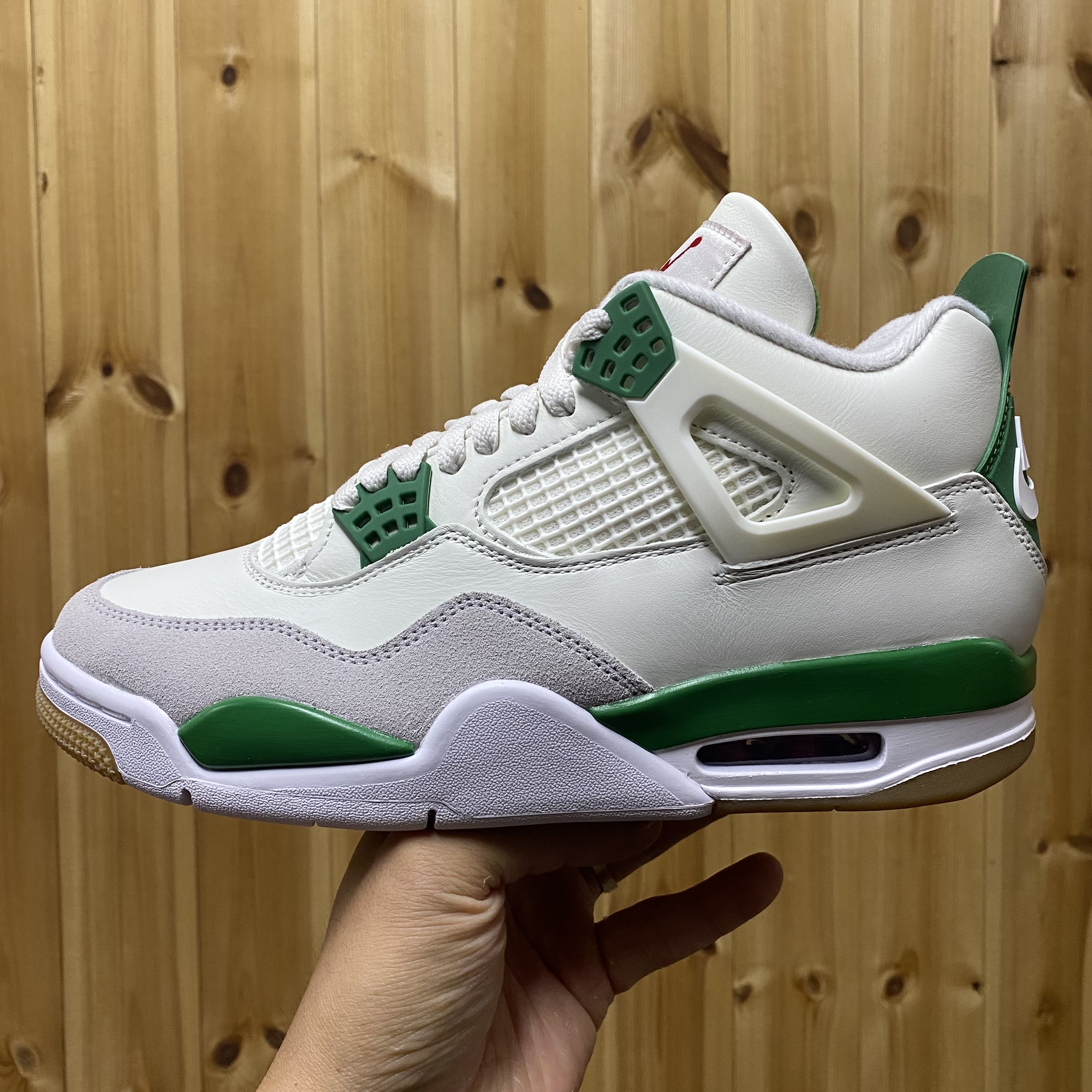 Jordan 4 x Nike SB Retro SP Pine Green 착용 스타일 - 2