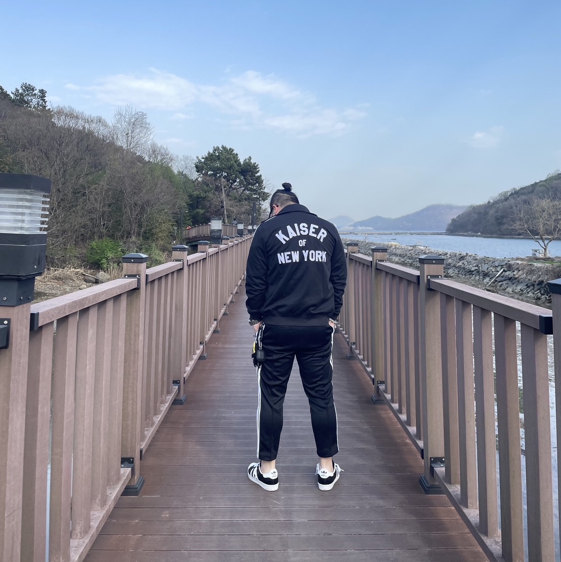 Adidas x Nigo superstar 80s Black 착용 스타일 - 1