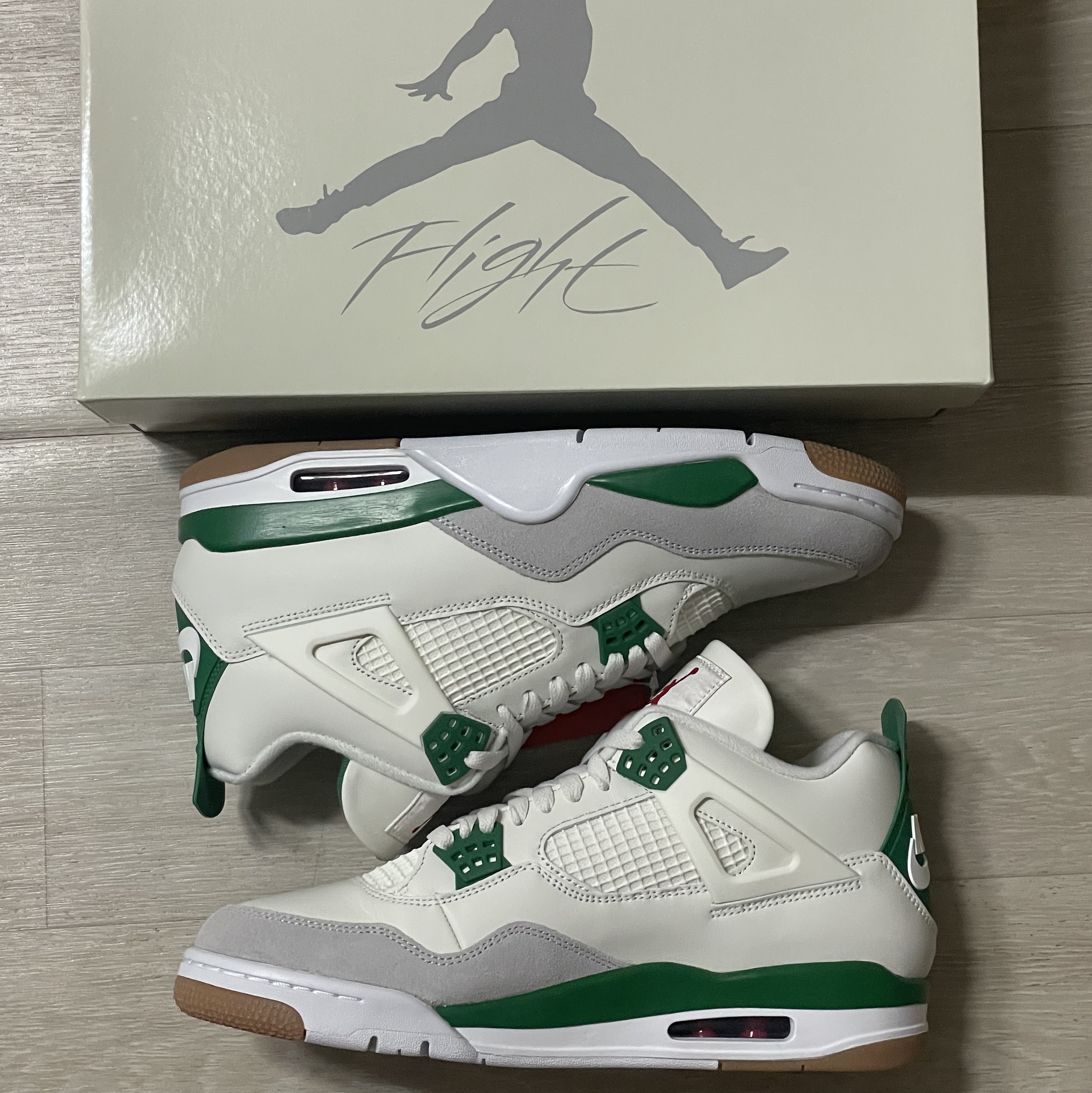 Jordan 4 x Nike SB Retro SP Pine Green 착용 스타일 - 1
