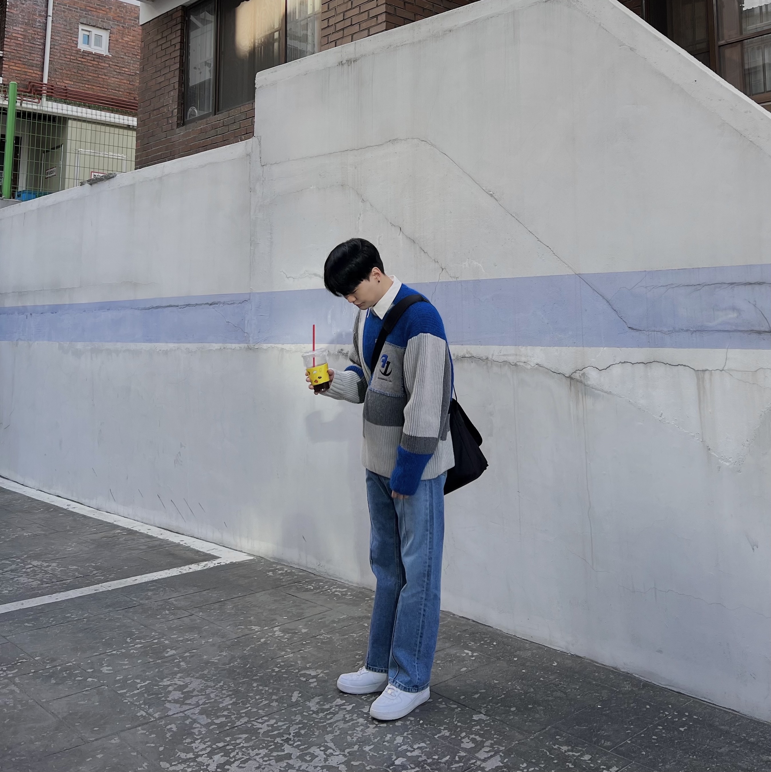 Zara x Ader Error Patchwork Oversize Knit Sweater Multicolor, Nike Air Force 1 '07 Low White 착용 스타일 - 1
