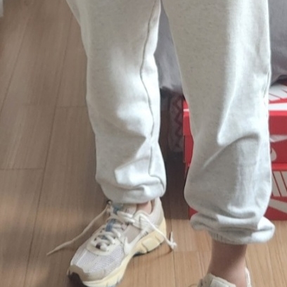 (W) Nike Zoom Vomero 5 Oatmeal 착용 스타일