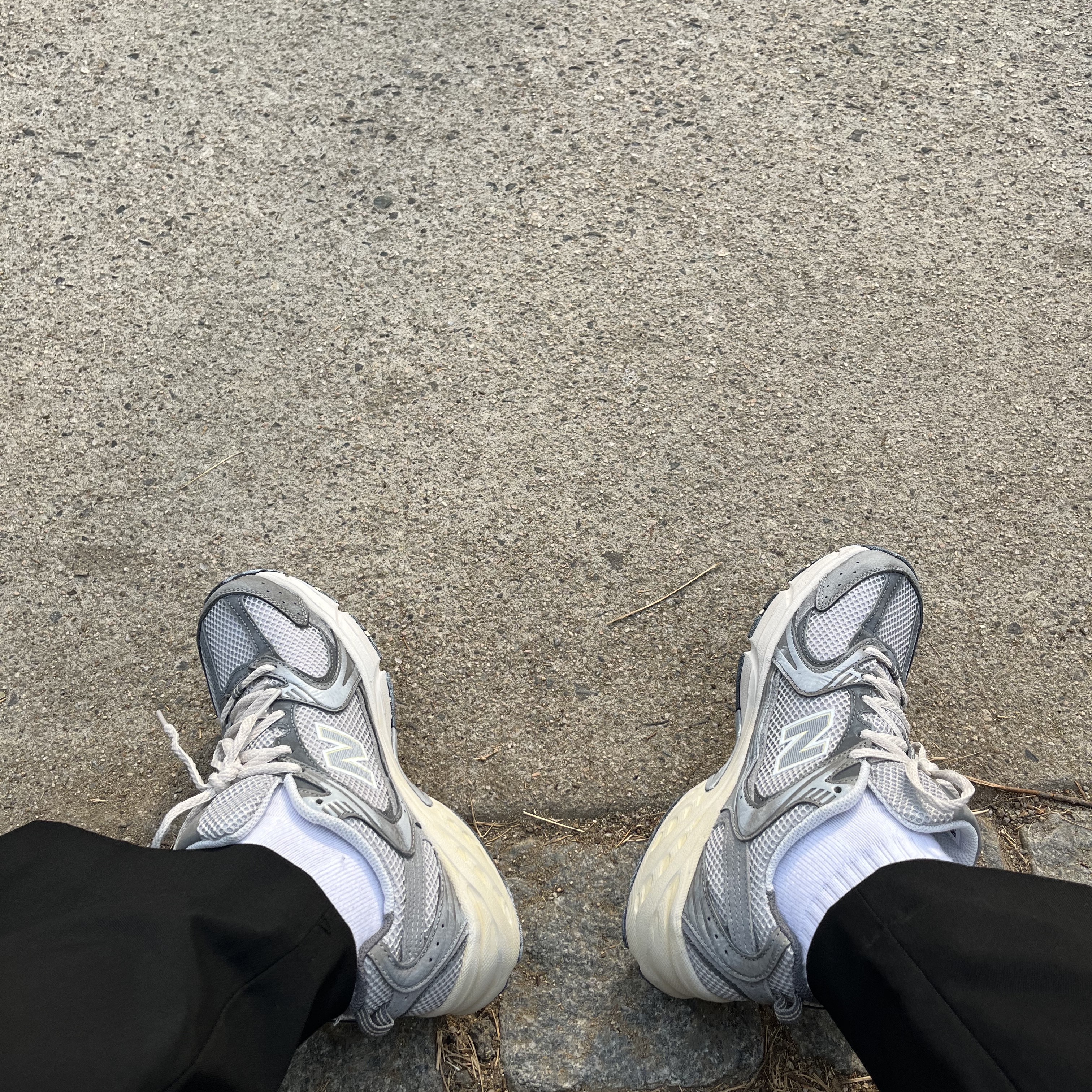 New Balance 530 Premium Vintage Grey Matter 착용 스타일