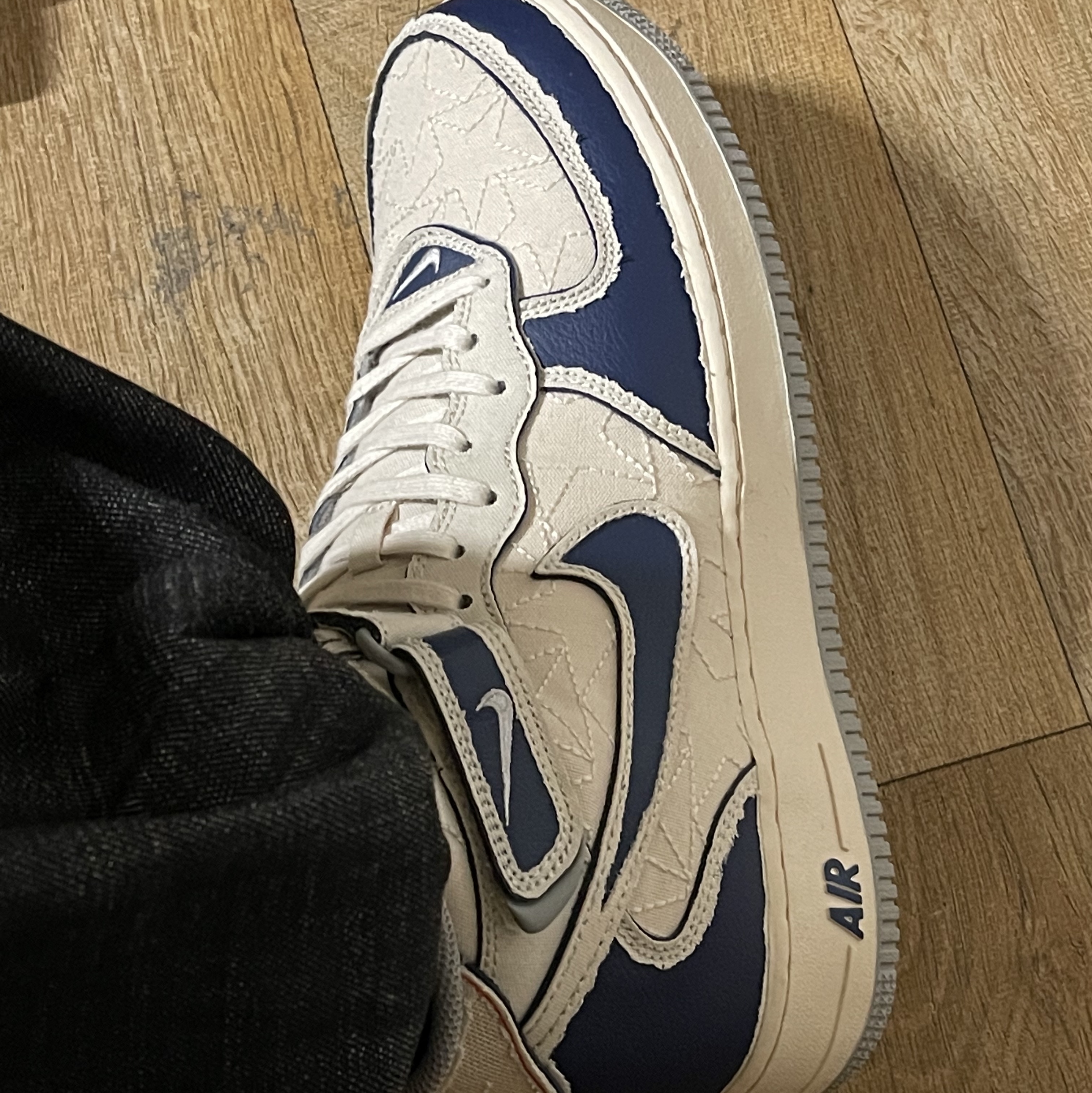 Nike Air Force 1 Mid '07 Pearl White 착용 스타일 - 1