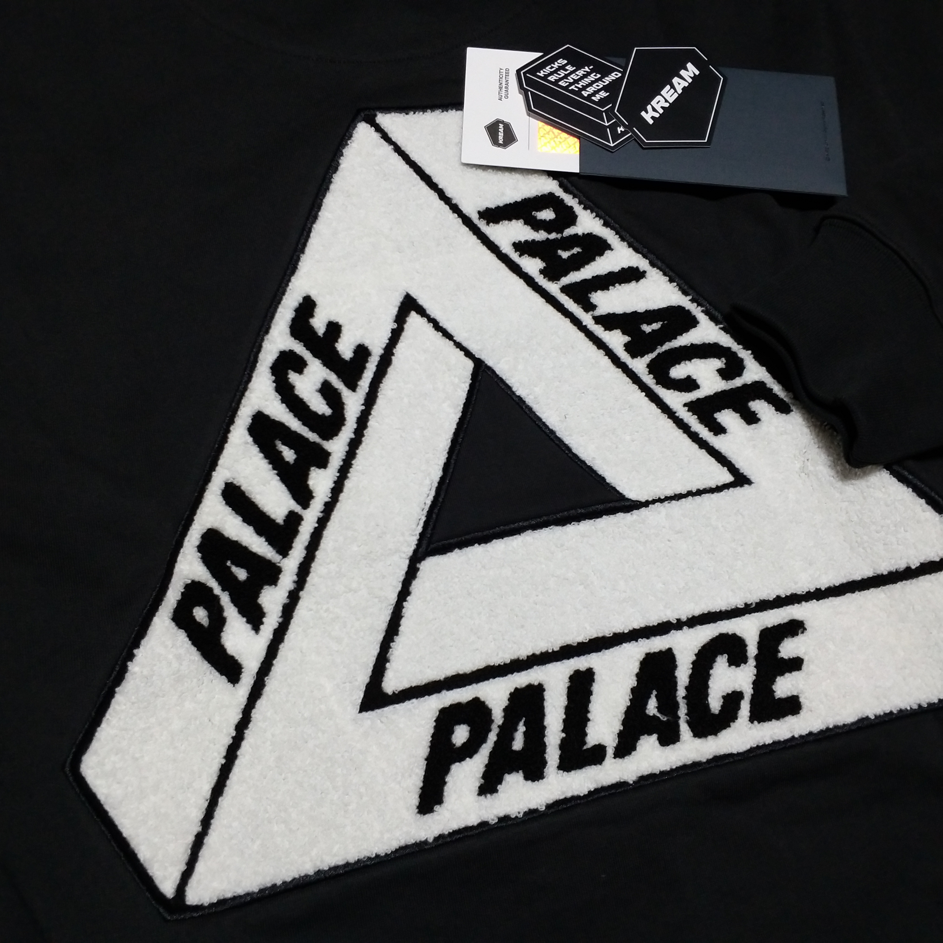 Palace Fleece Tri-Ferg Crew Black - 23SS 착용 스타일