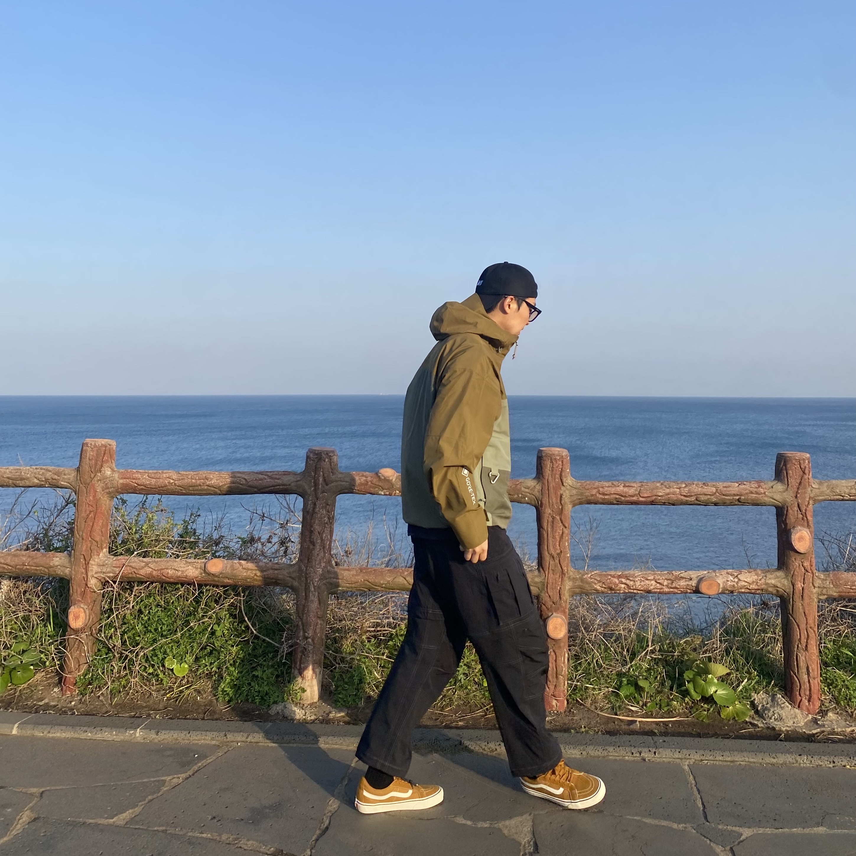 Nike ACG Gore-Tex Misery Ridge Jacket Hazel Light Army - US/EU, Nike ACG Smith Summit Cargo Pants Black Summit White - Asia 착용 스타일 - 2