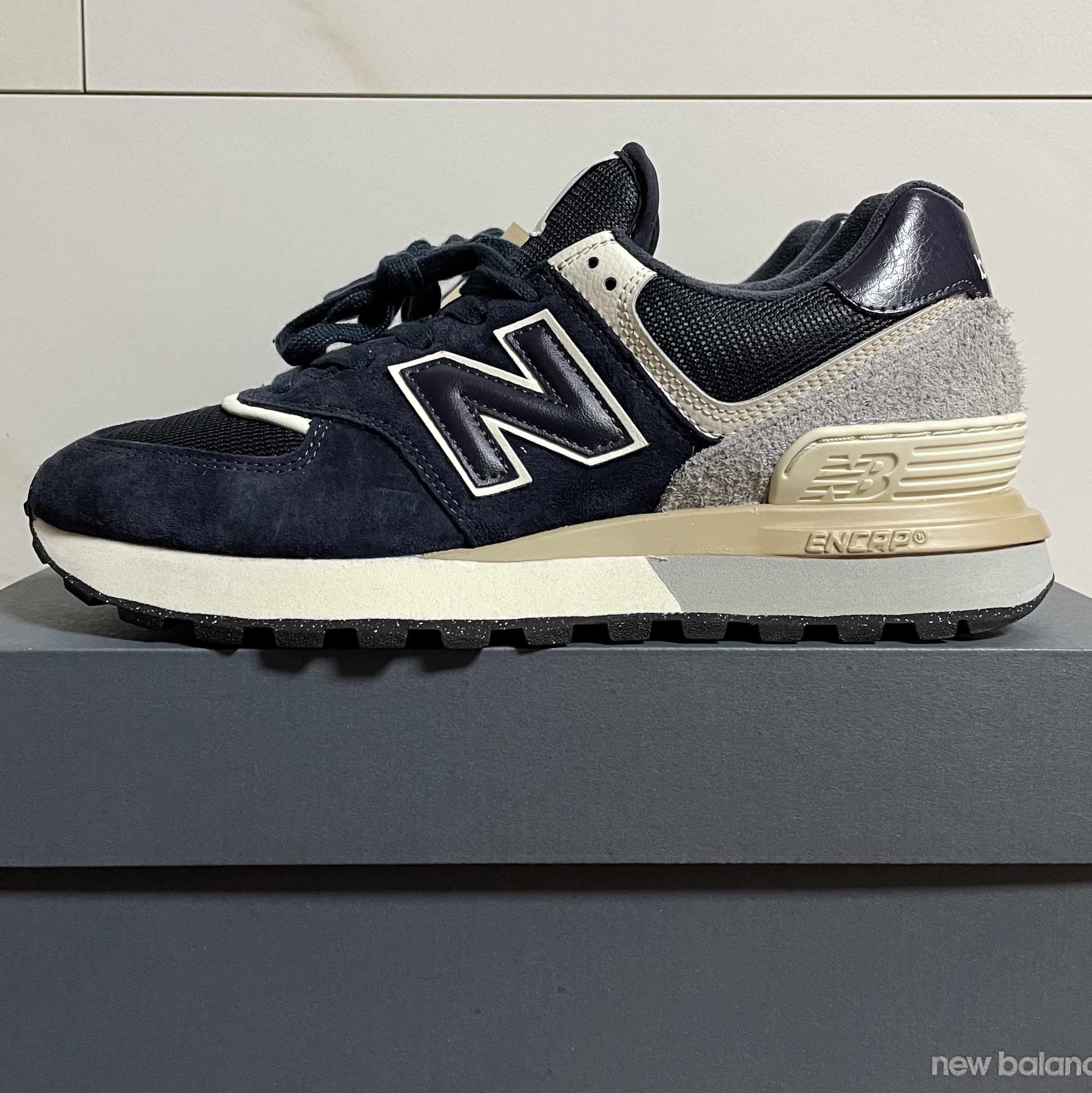 New Balance 574 Legacy Blue Navy 착용 스타일