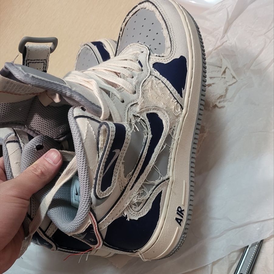 Nike Air Force 1 Mid '07 Pearl White 착용 스타일