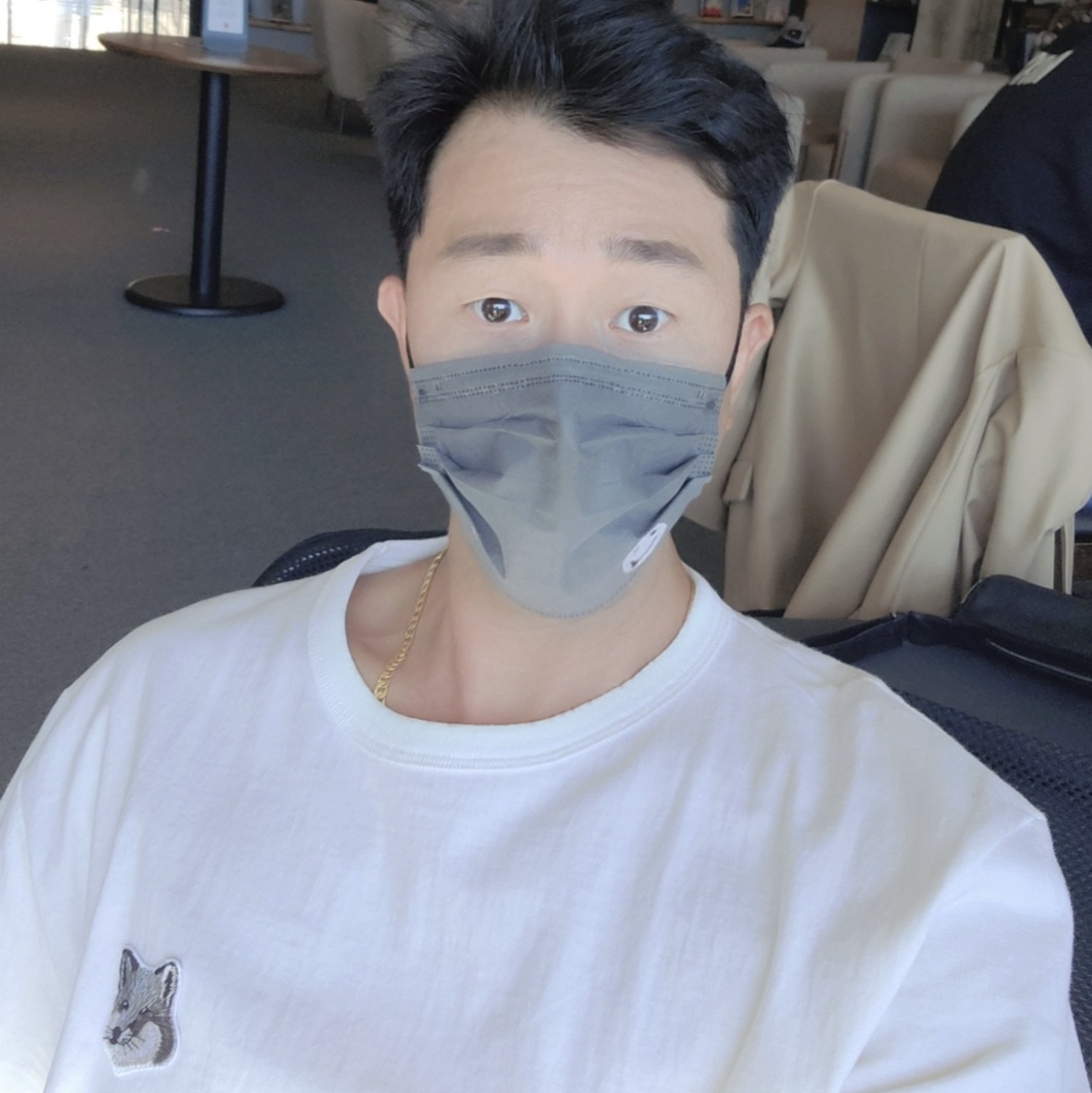 Maison Kitsune Grey Fox Head Patch Classic T-Shirt White 착용 스타일 - 2