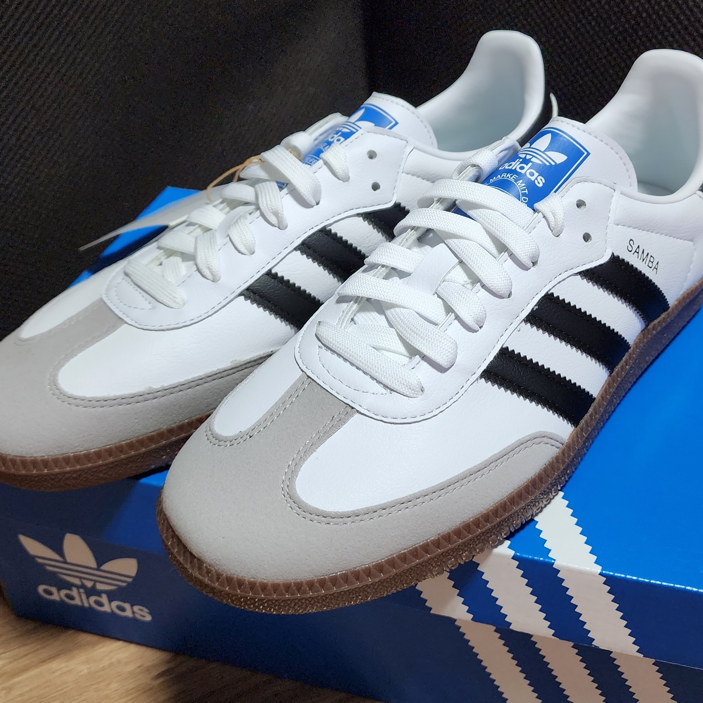 Adidas Samba Vegan White Black, Adidas Samba Vegan Black White 착용 스타일 - 1