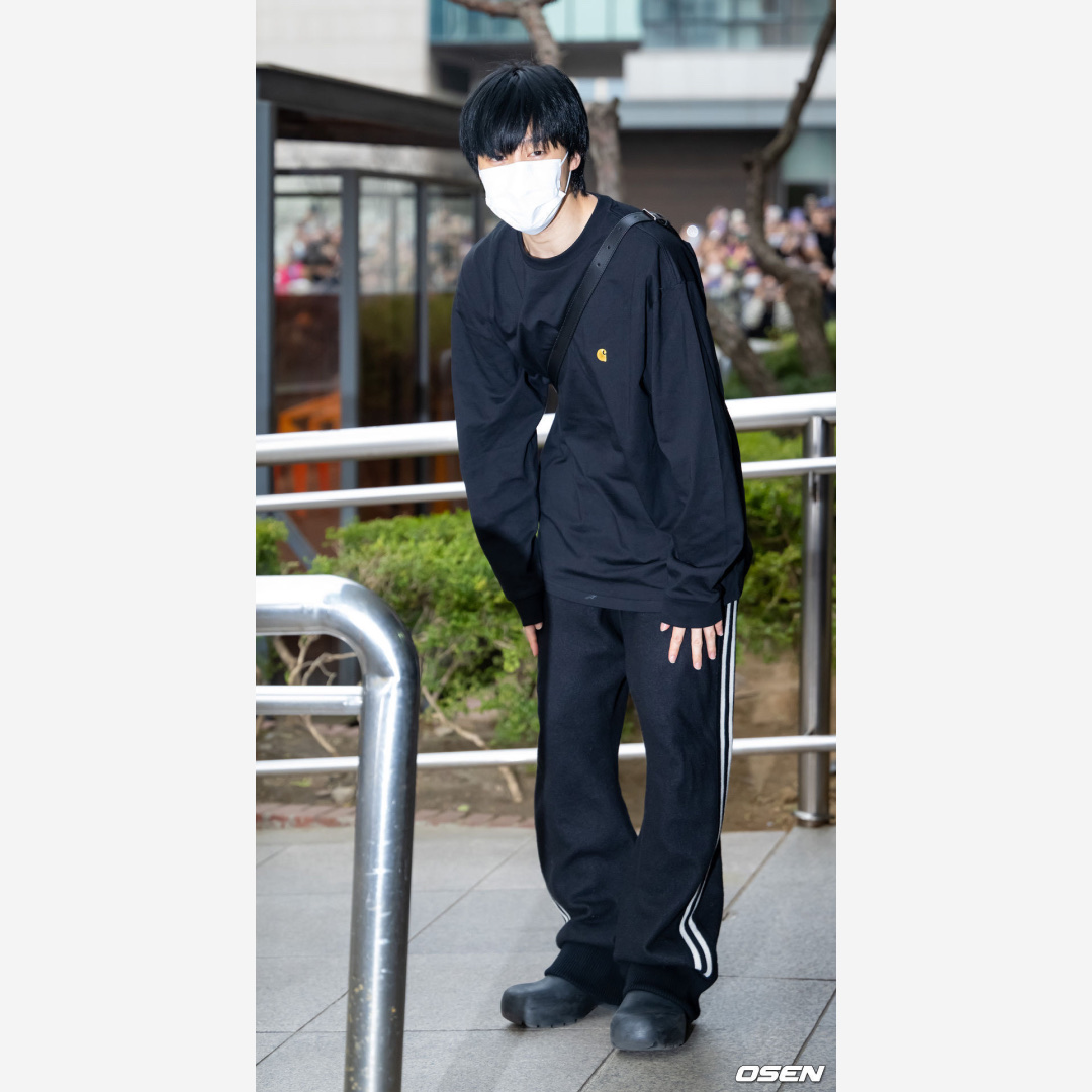 Bottega Veneta Rubber Flash Clog Black 착용 스타일 - 2