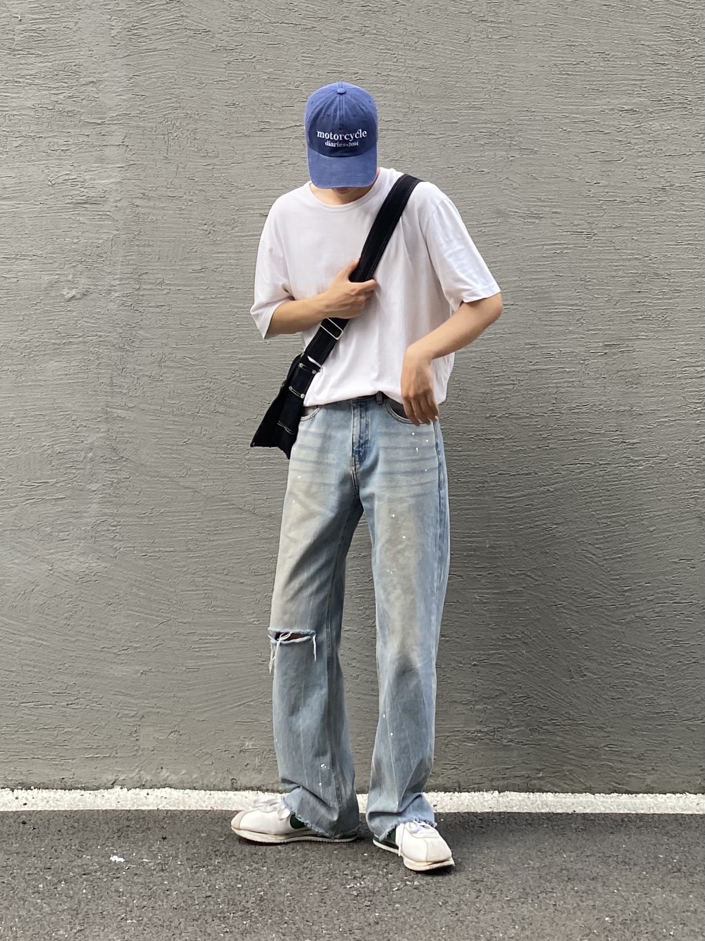 Nike x Stranger Things Classic Cortez Hawkins High School 착용 스타일