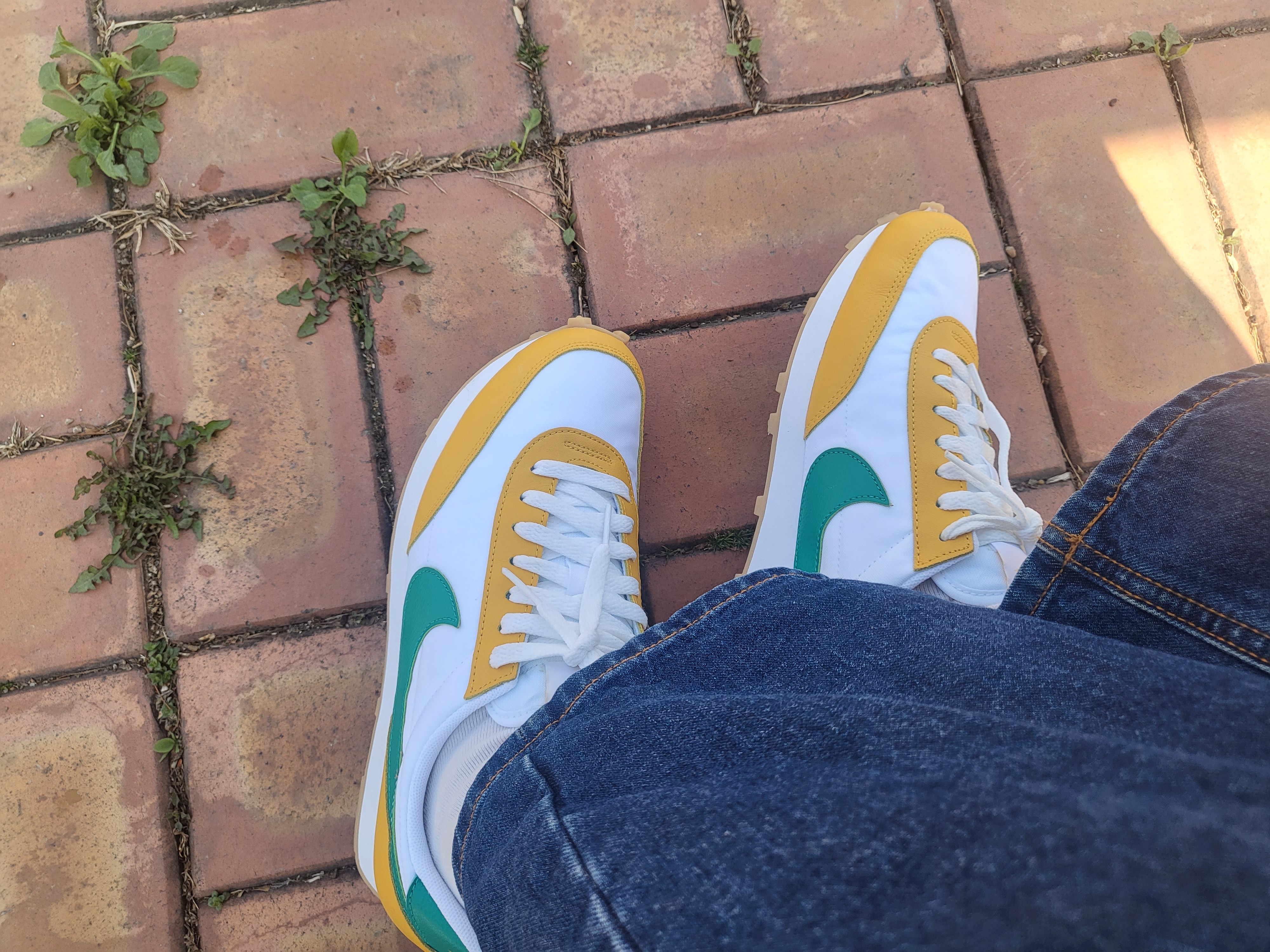 (W) Nike Daybreak Neptune Green Yellow Ochre 착용 스타일