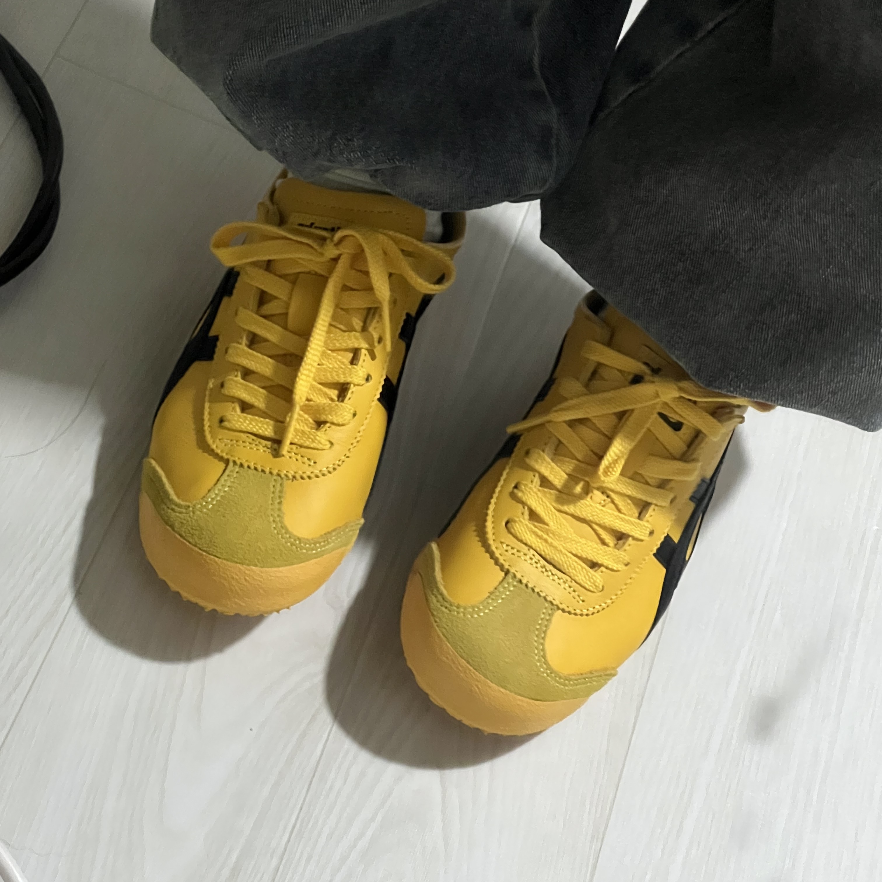 Onitsuka Tiger Mexico 66 Yellow Black 착용 스타일