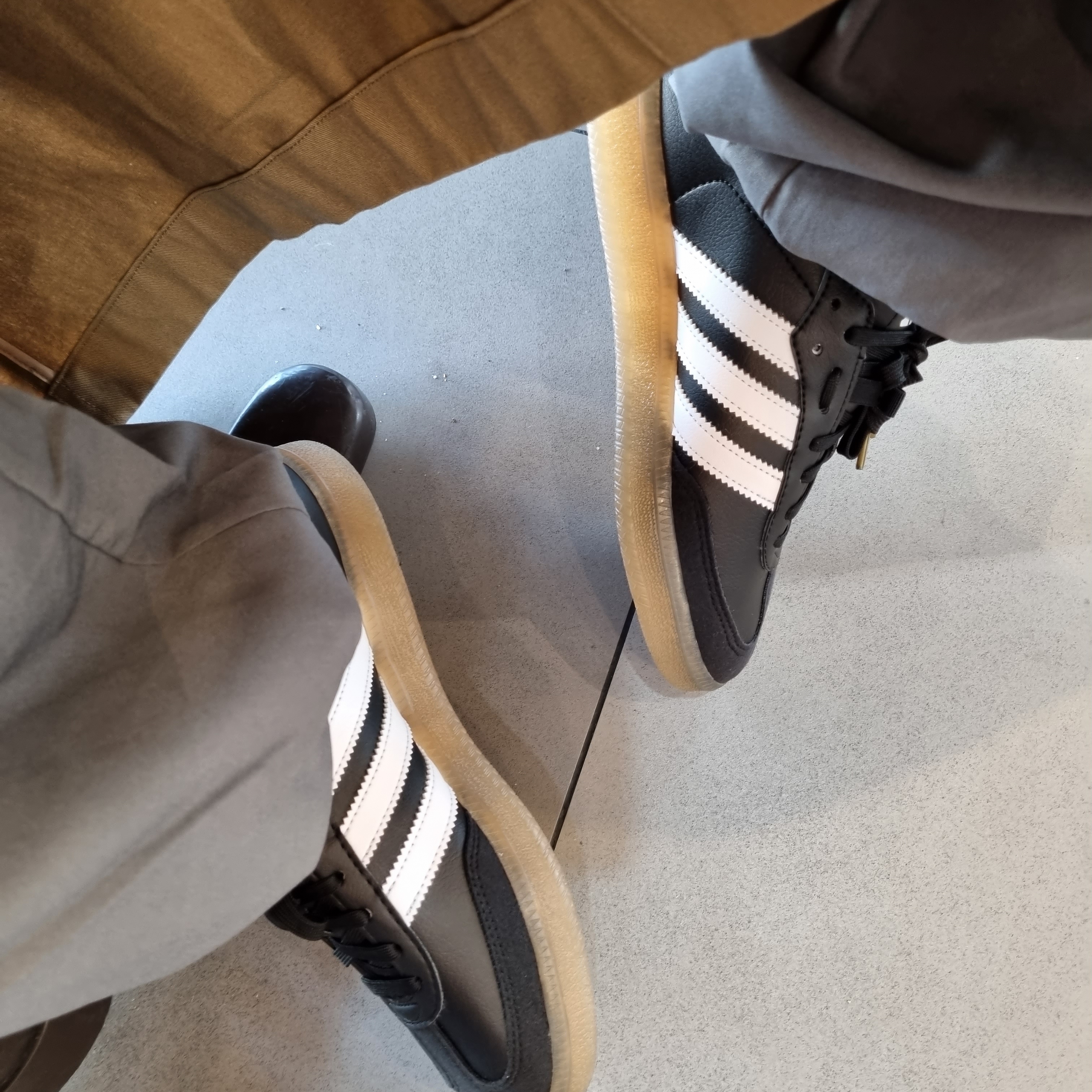Adidas Velosamba Vegan Cycling Core Black 착용 스타일 - 2