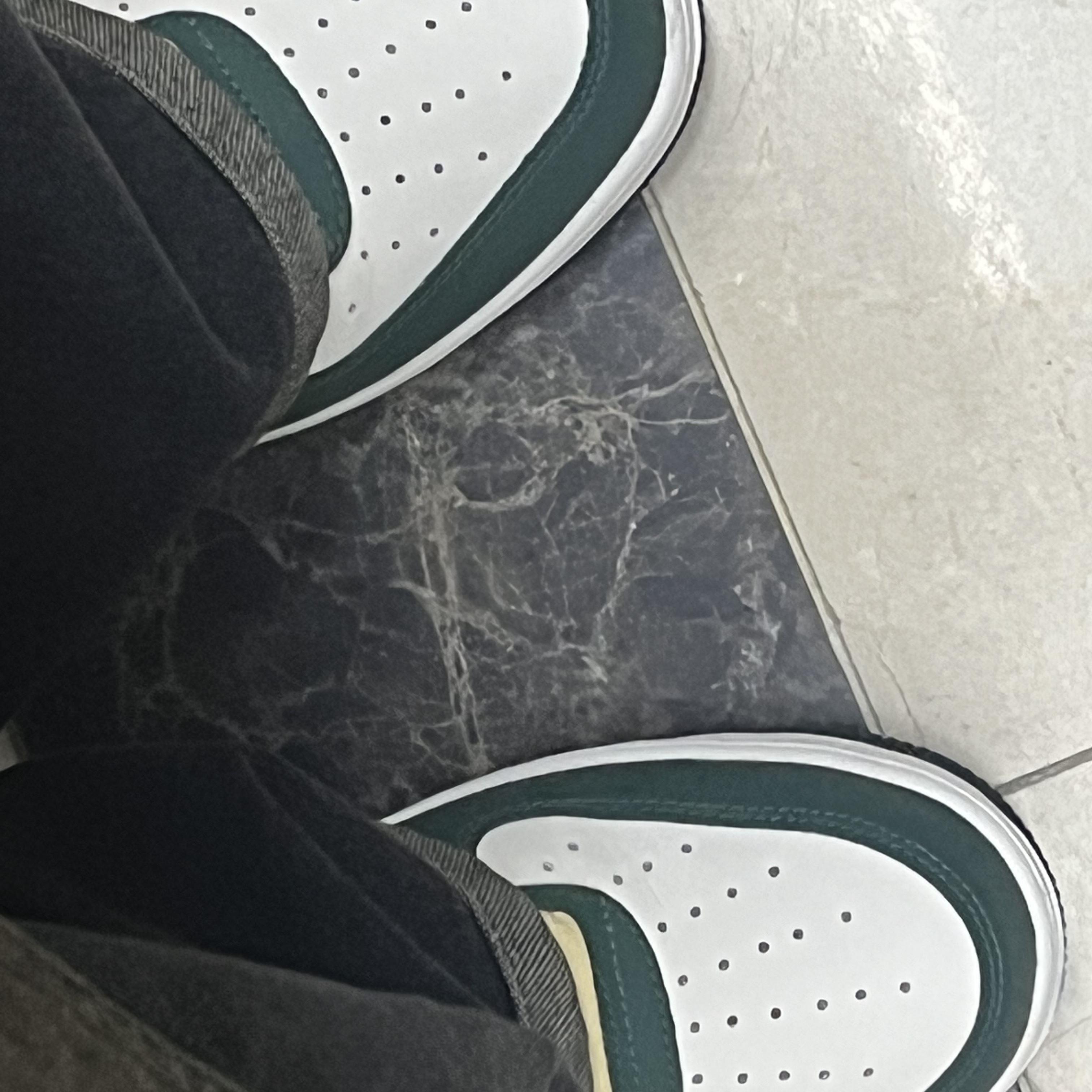 Nike Air Force 1 '07 LV8 Sail Noble Green 착용 스타일 - 4